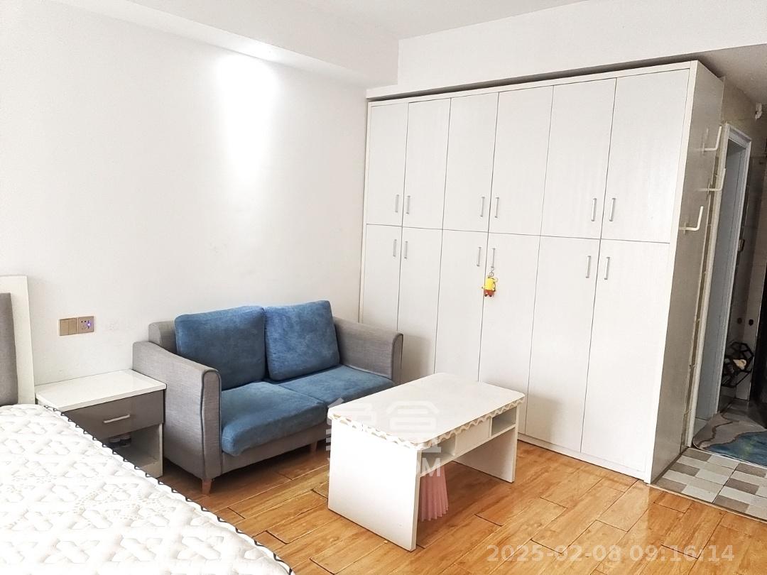 中交里城  1室0厅1卫    1600.0元/月