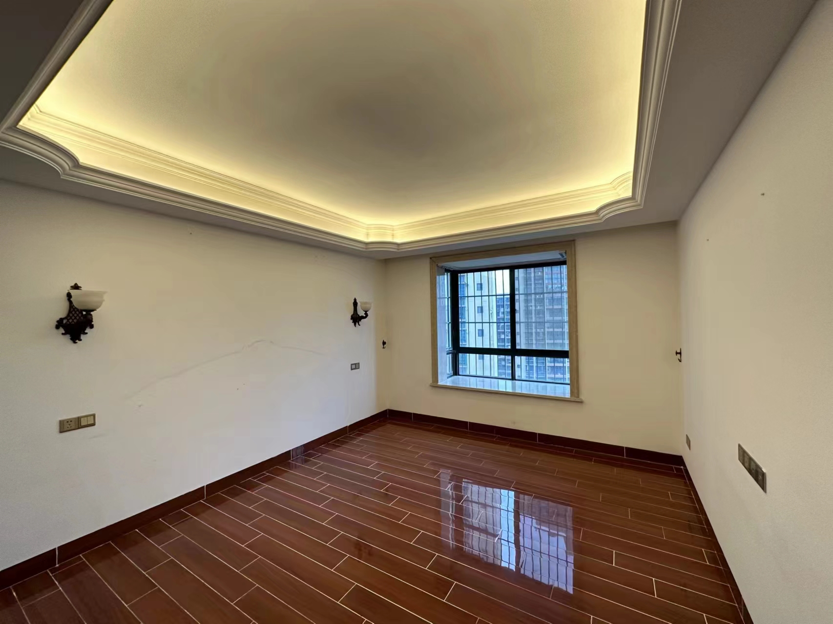 南海幸福城  5室2厅3卫    278.0万 南海幸福城  5室2厅3卫    278.0万室内图