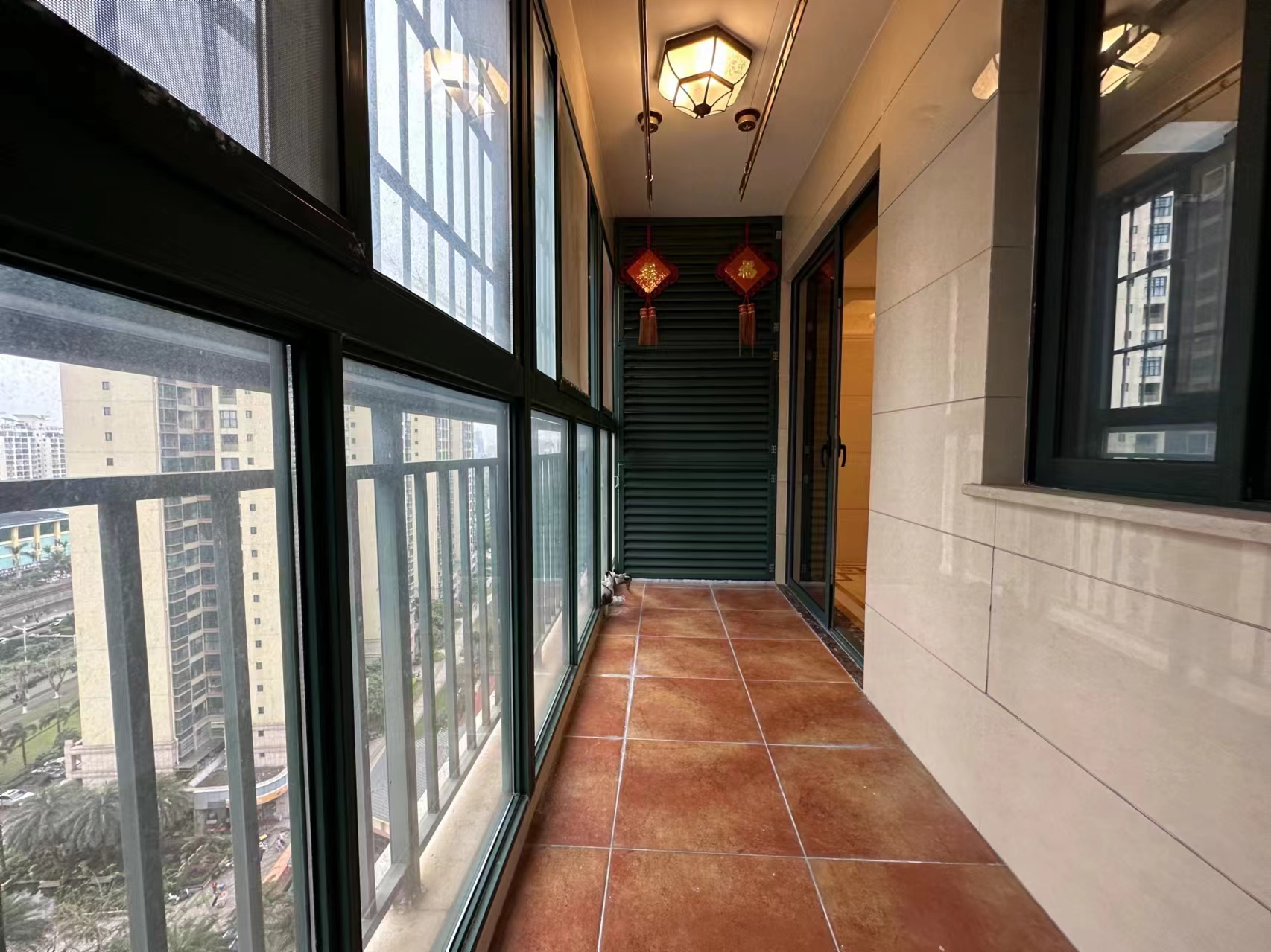 南海幸福城  5室2厅3卫    278.0万 南海幸福城  5室2厅3卫    278.0万室内图