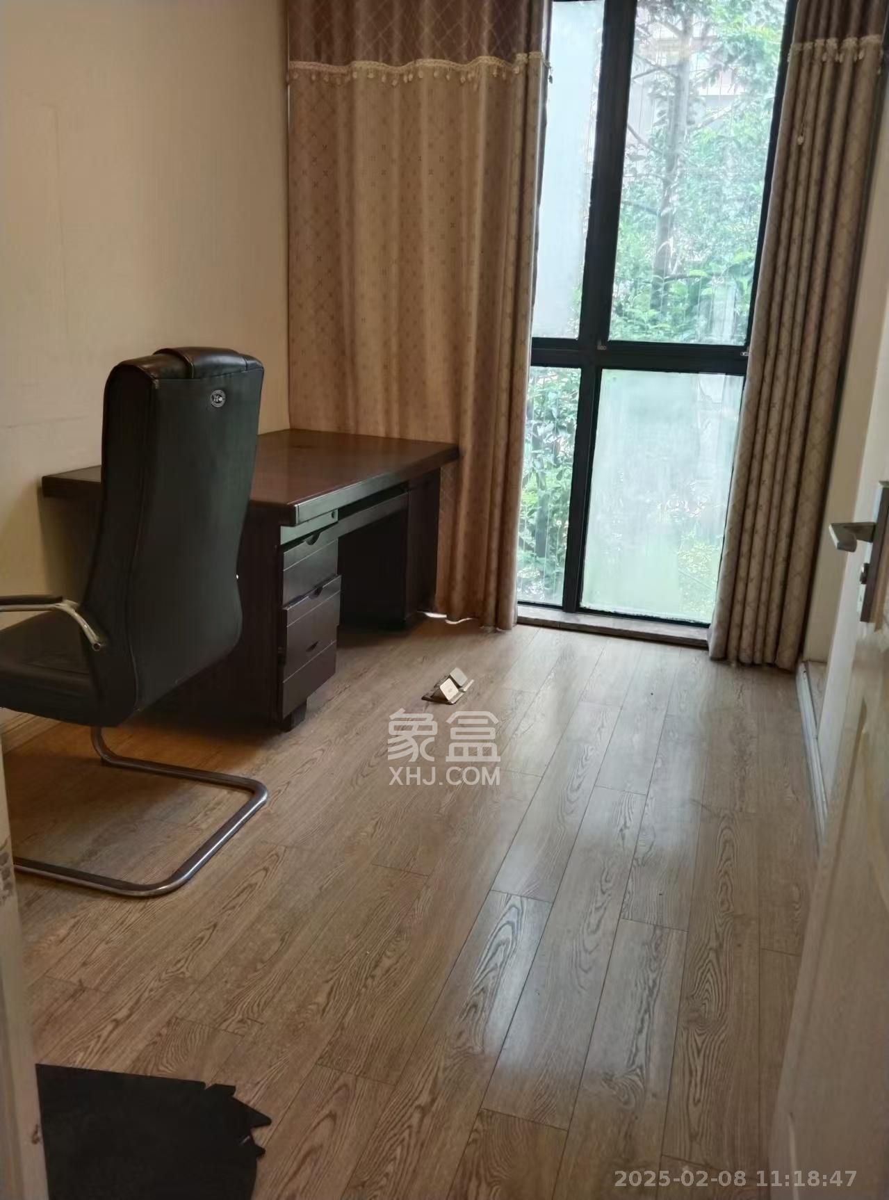 钰龙天下一期  3室2厅1卫   2400.00元/月室内图
