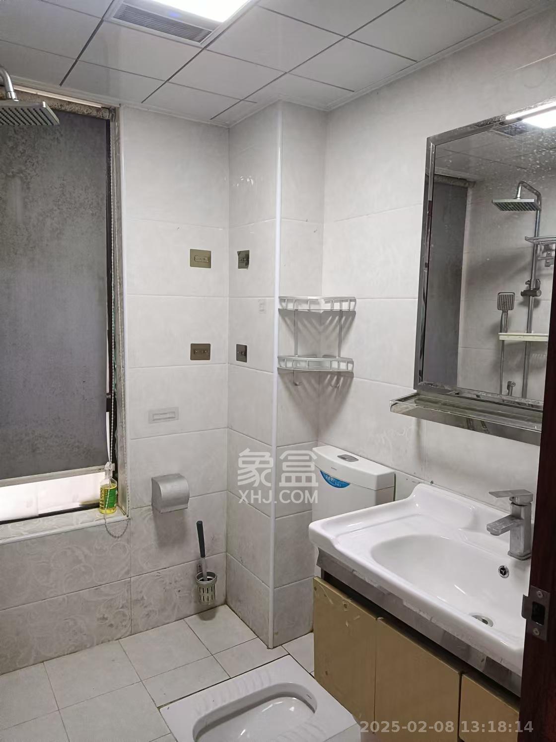 华润凤凰城三期  3室1厅1卫    2300.0元/月 华润凤凰城三期  3室1厅1卫    2300.0元/月室内图