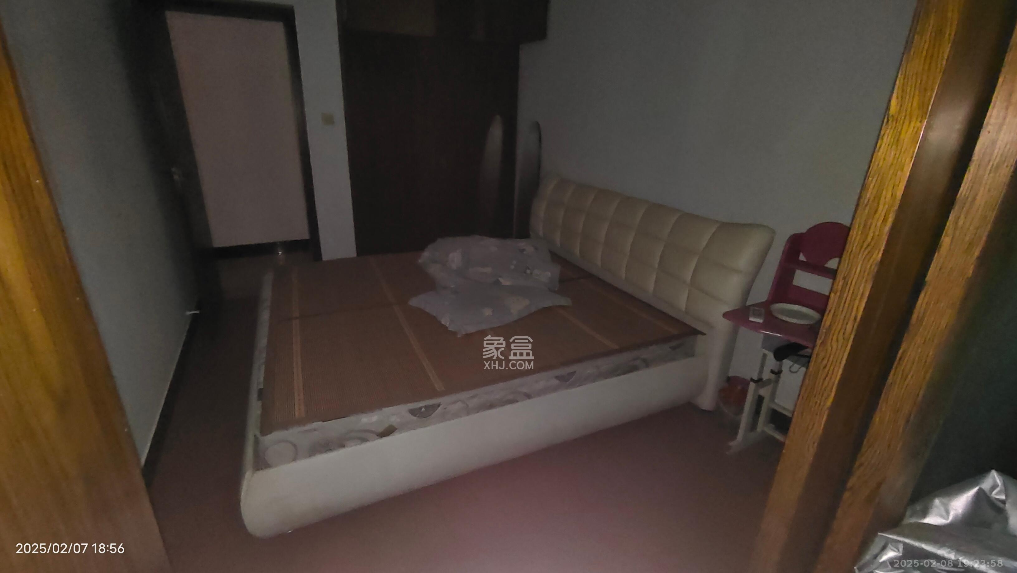 商学院和园  4室2厅1卫   2500.00元/月室内图