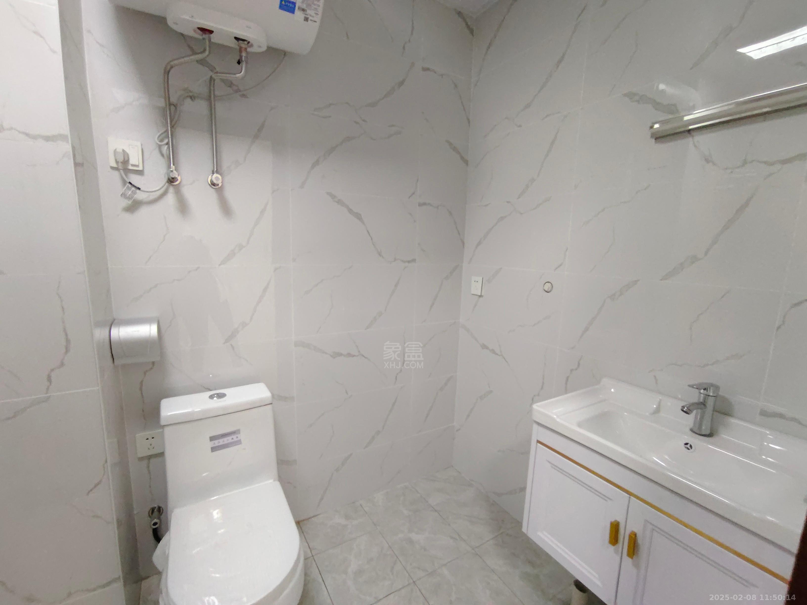 日盛大厦 1室0厅0卫 1600.0元/月 日盛大厦 1室0厅0卫 1600.0元/月室内图