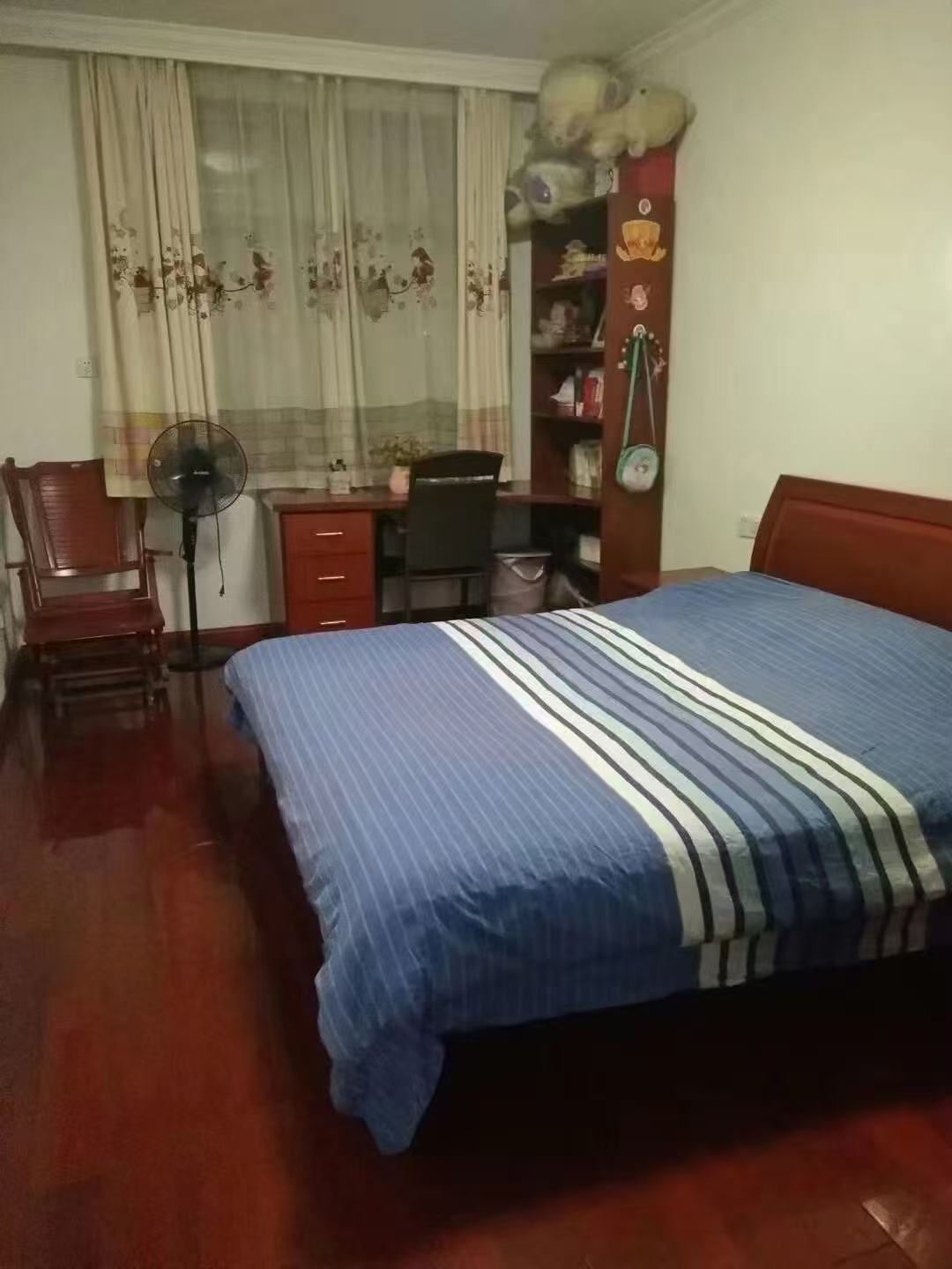 石化苑小区 3室2厅2卫 83.8万 石化苑小区 3室2厅2卫 83.8万客厅