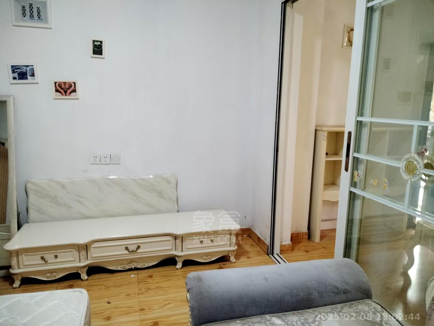 百江花园 1室1厅1卫 750.0元/月 百江花园 1室1厅1卫 750.0元/月室内图