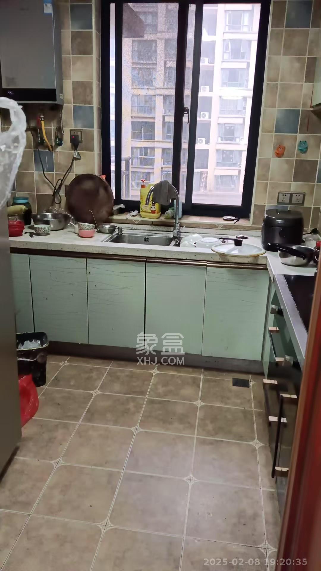 中建麓山和苑  3室2厅2卫   2300.00元/月室内图