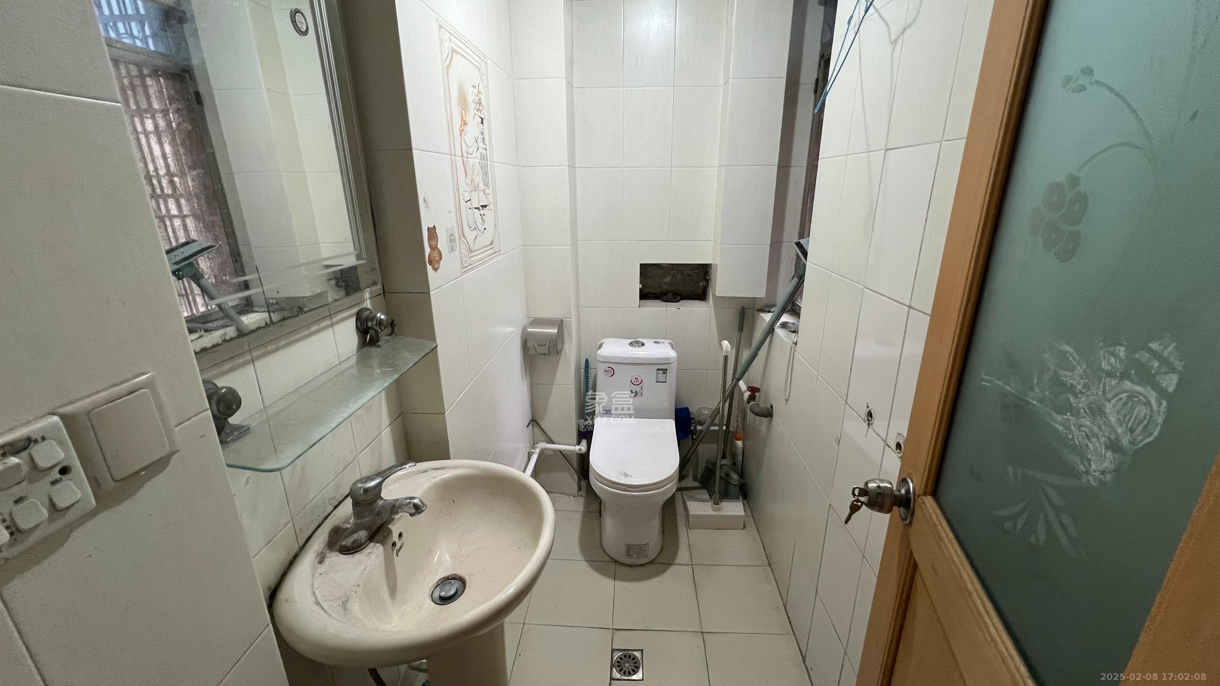 军安苑小区  4室2厅2卫   2500.00元/月室内图