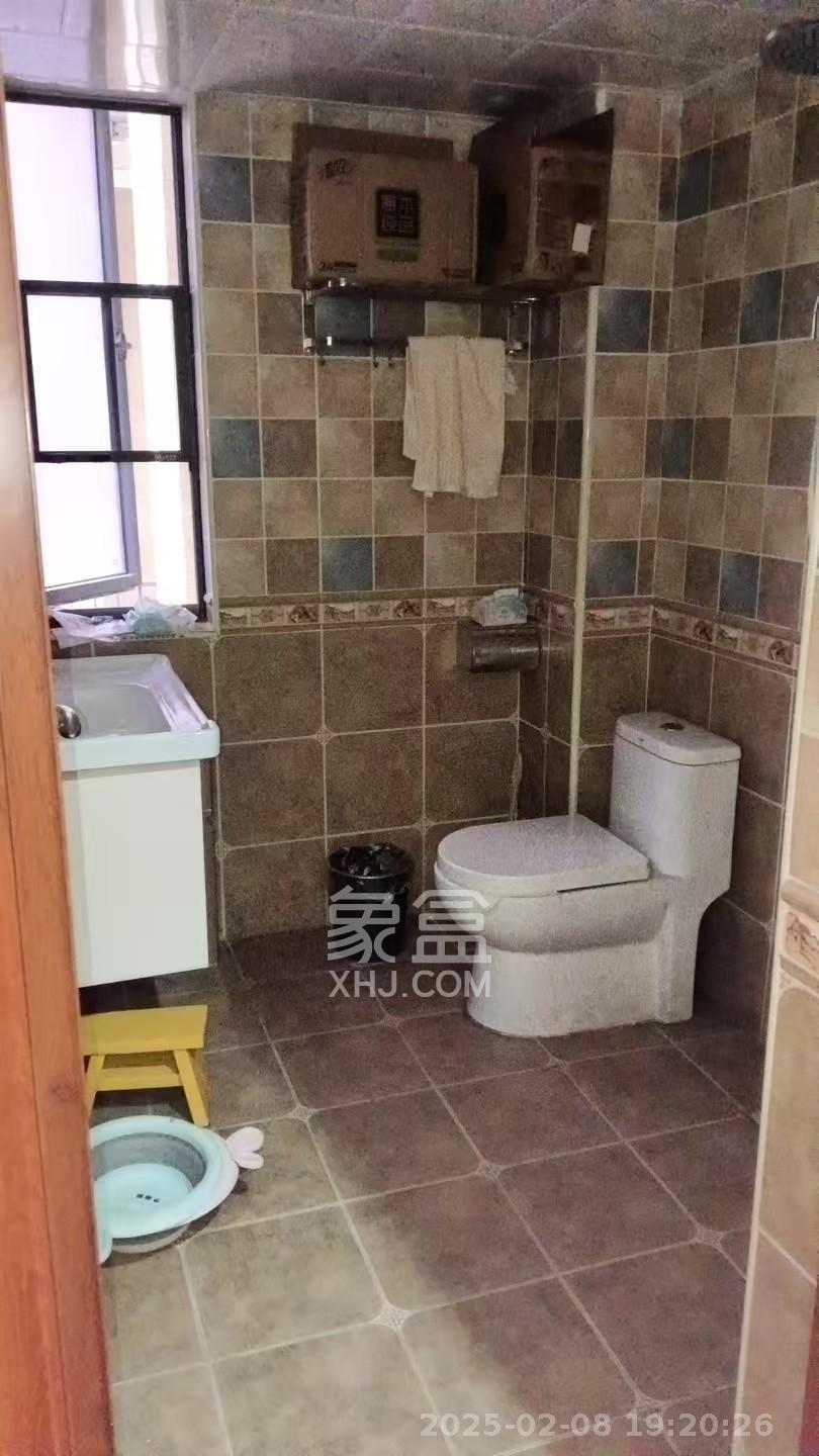 中建麓山和苑  3室2厅2卫   2300.00元/月室内图