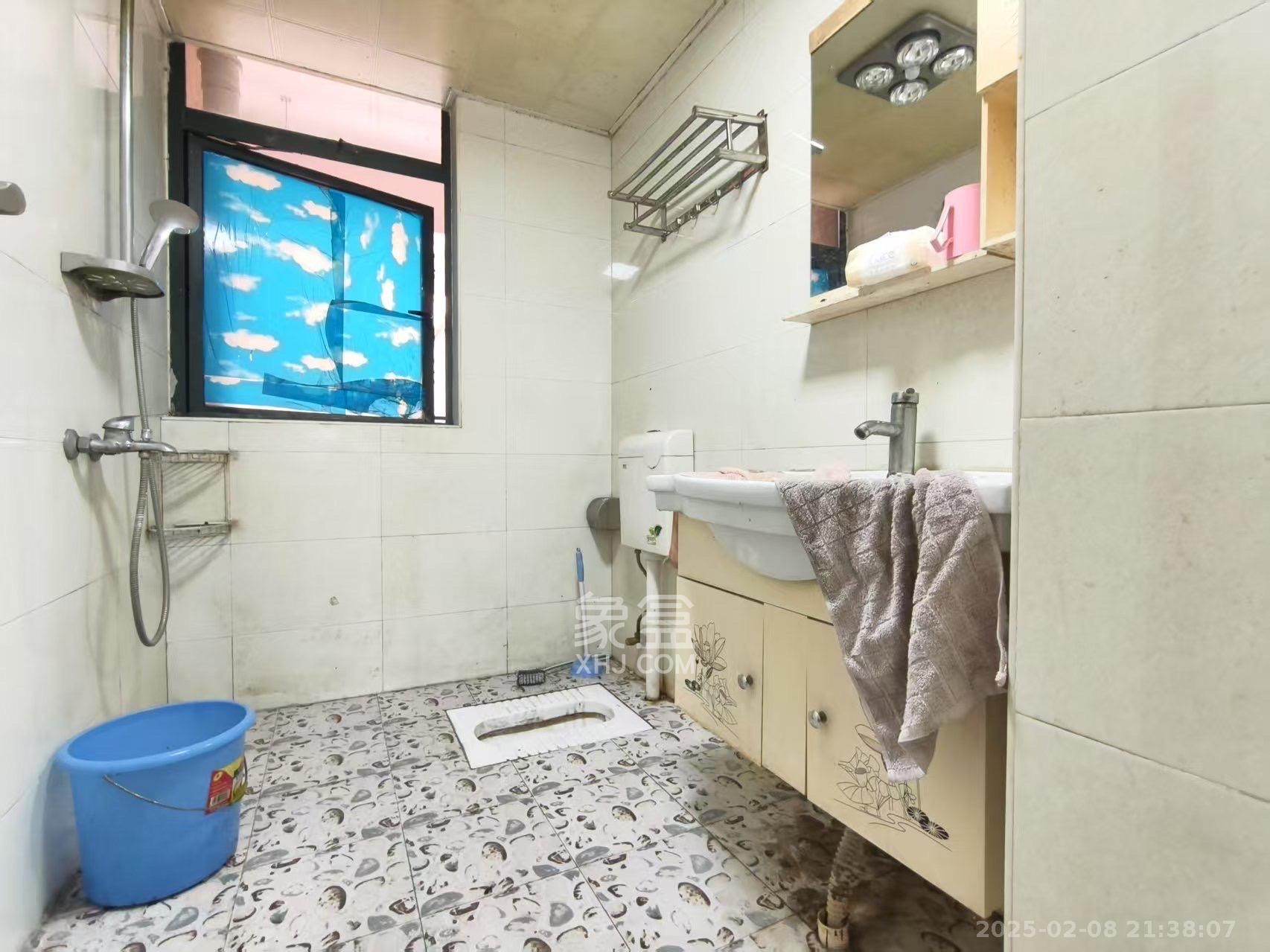 华美公寓(新猎鹰公寓)  3室2厅1卫    2200.0元/月 华美公寓(新猎鹰公寓)  3室2厅1卫    2200.0元/月室内图