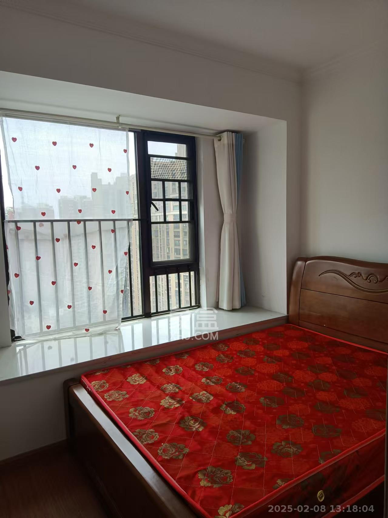 华润凤凰城三期  3室1厅1卫    2300.0元/月 华润凤凰城三期  3室1厅1卫    2300.0元/月室内图