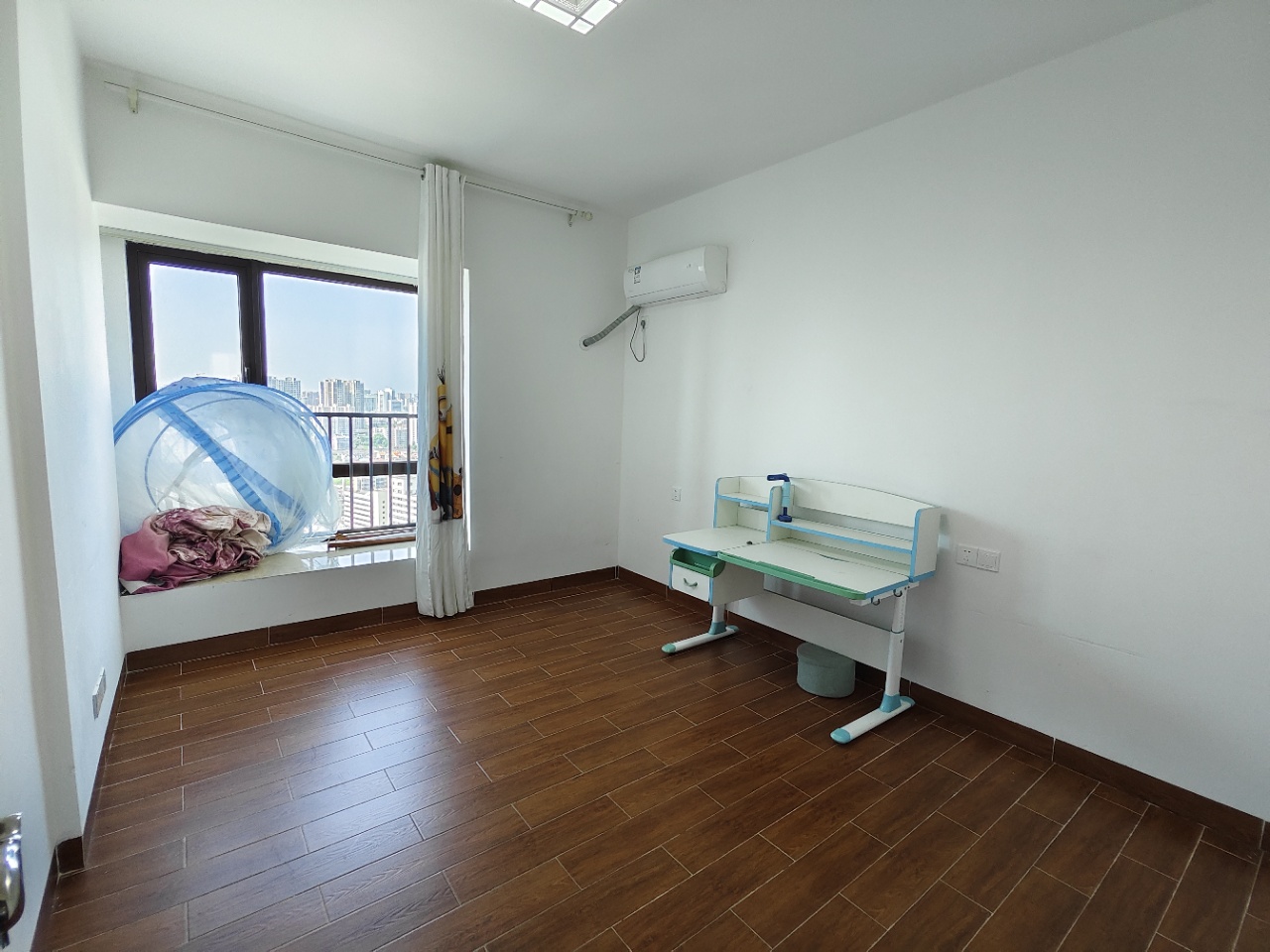 滨海豪庭 3室2厅2卫 3800.0元/月 滨海豪庭 3室2厅2卫 3800.0元/月室内图