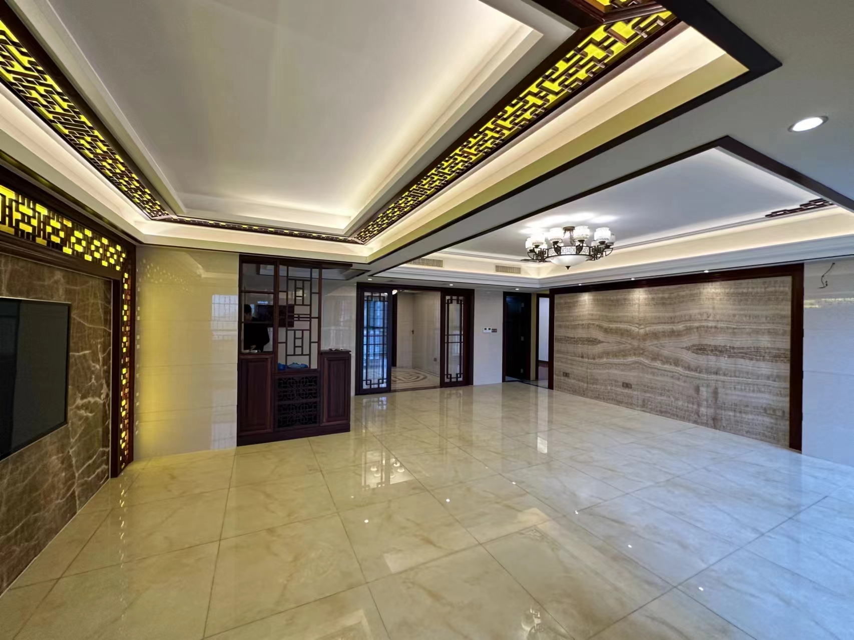 南海幸福城  5室2厅3卫    278.0万 南海幸福城  5室2厅3卫    278.0万室内图