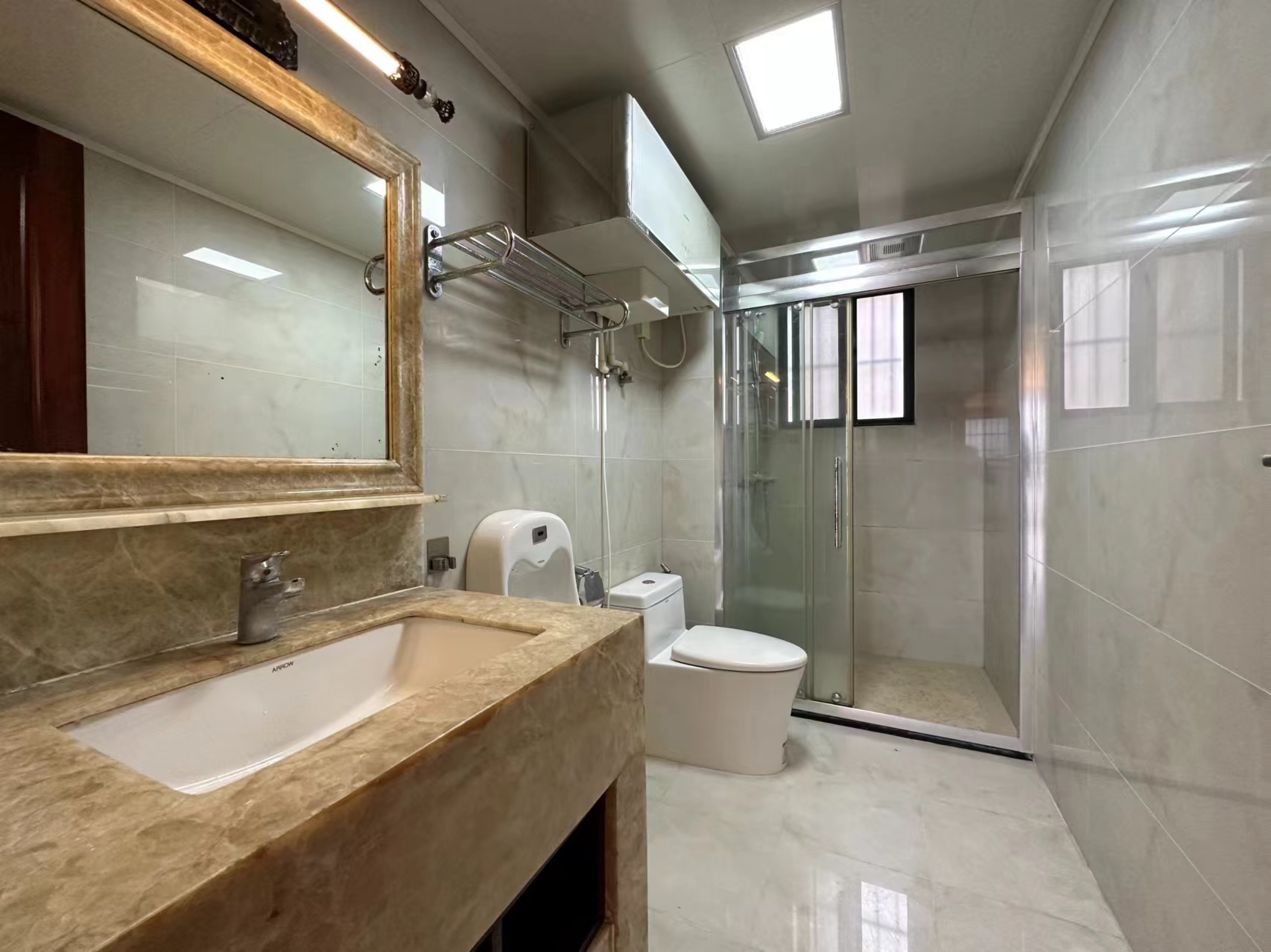 南海幸福城  5室2厅3卫    278.0万 南海幸福城  5室2厅3卫    278.0万室内图