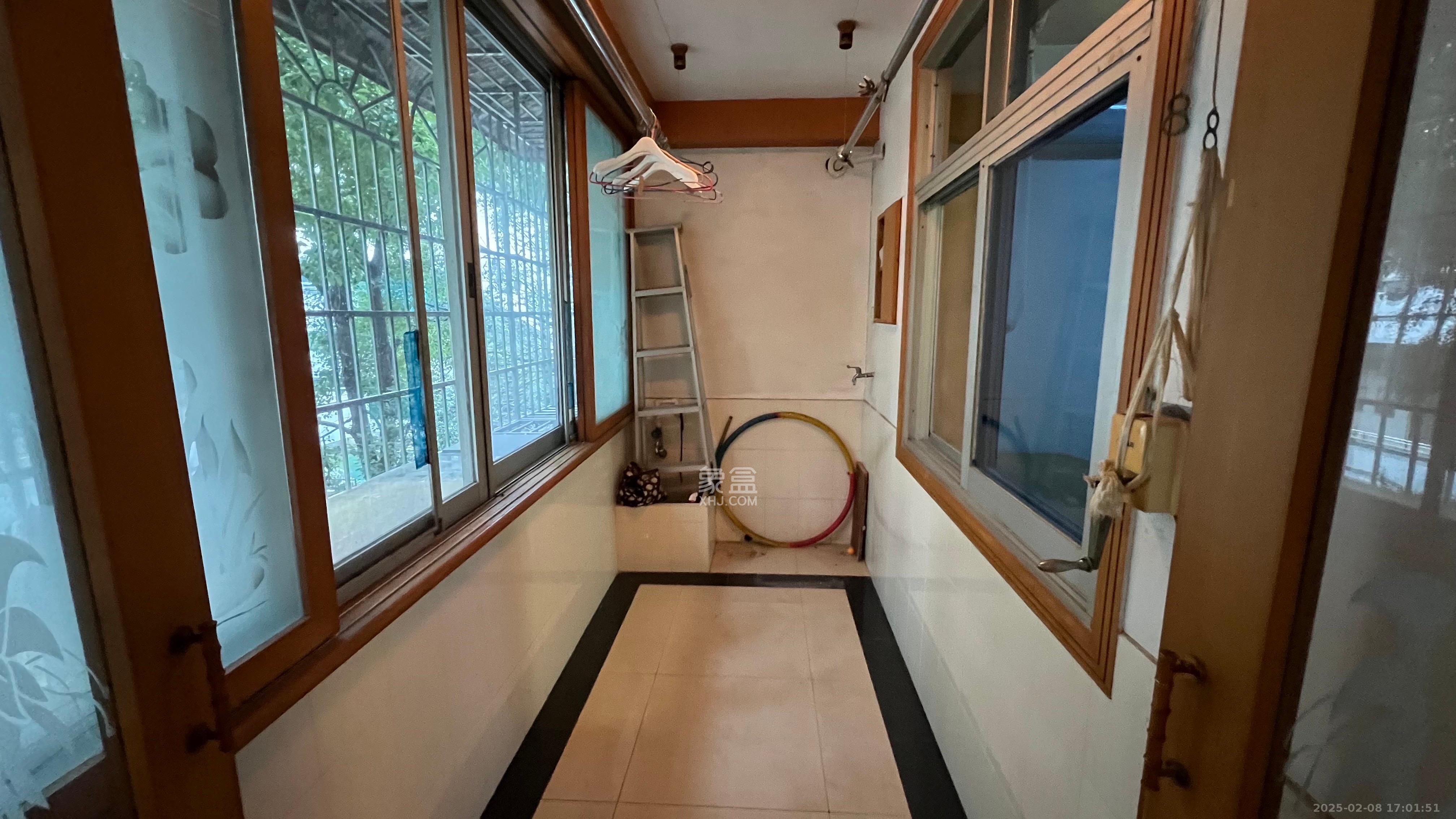 军安苑小区  4室2厅2卫   2500.00元/月室内图