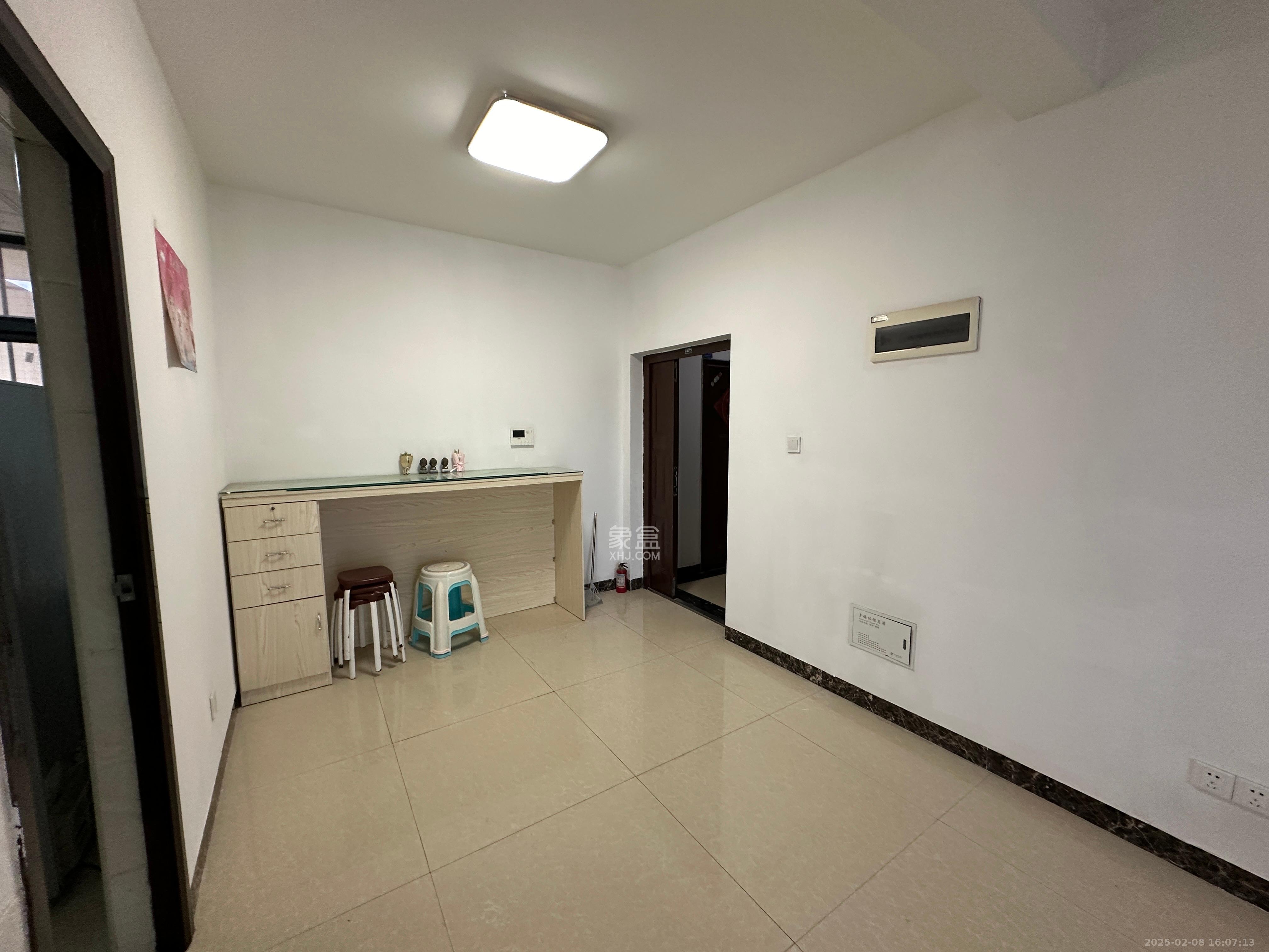 华侨假日中心(晟华苑) 4室2厅2卫 2900.0元/月 华侨假日中心(晟华苑) 4室2厅2卫 2900.0元/月室内图