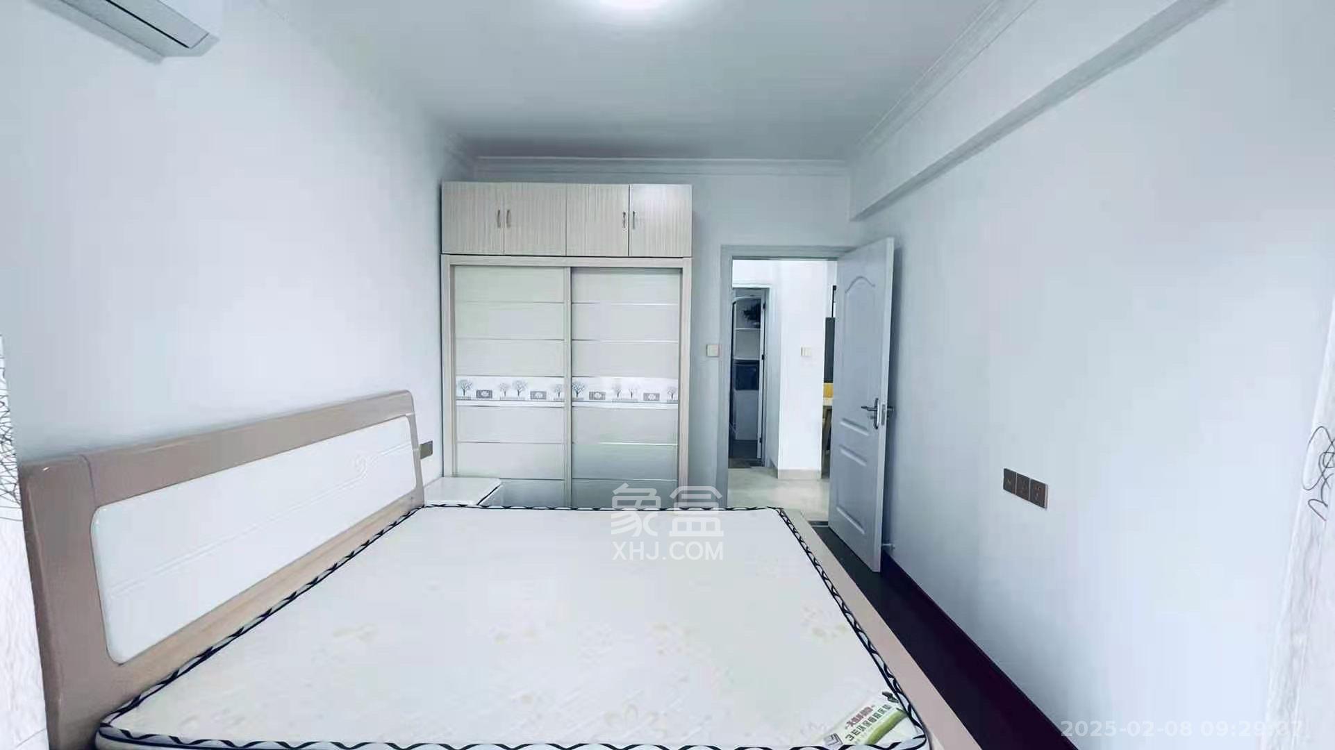 华银南苑融域  3室2厅1卫   2800.00元/月