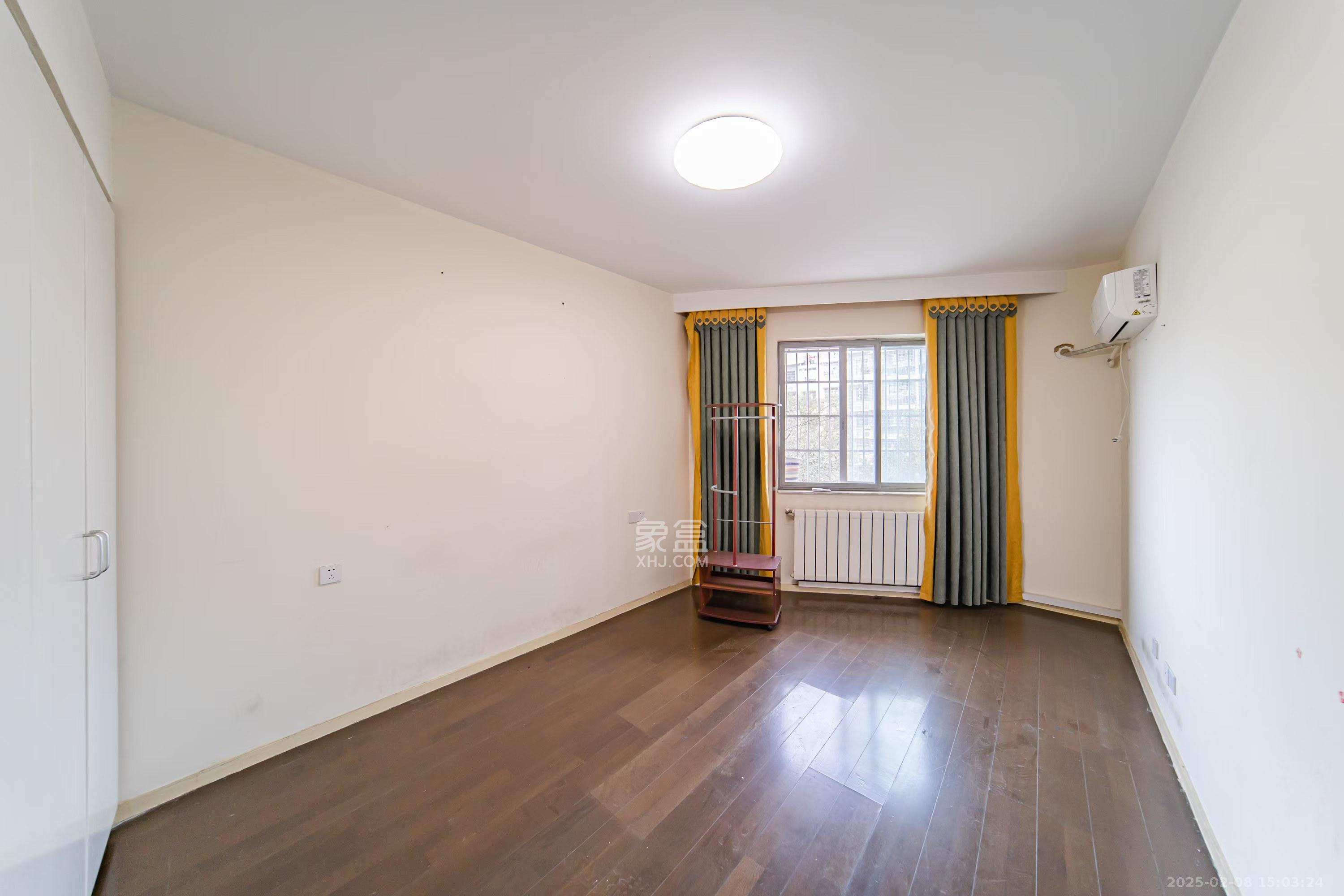 阳光100二期 4室2厅2卫 3500.0元/月 阳光100二期 4室2厅2卫 3500.0元/月室内图