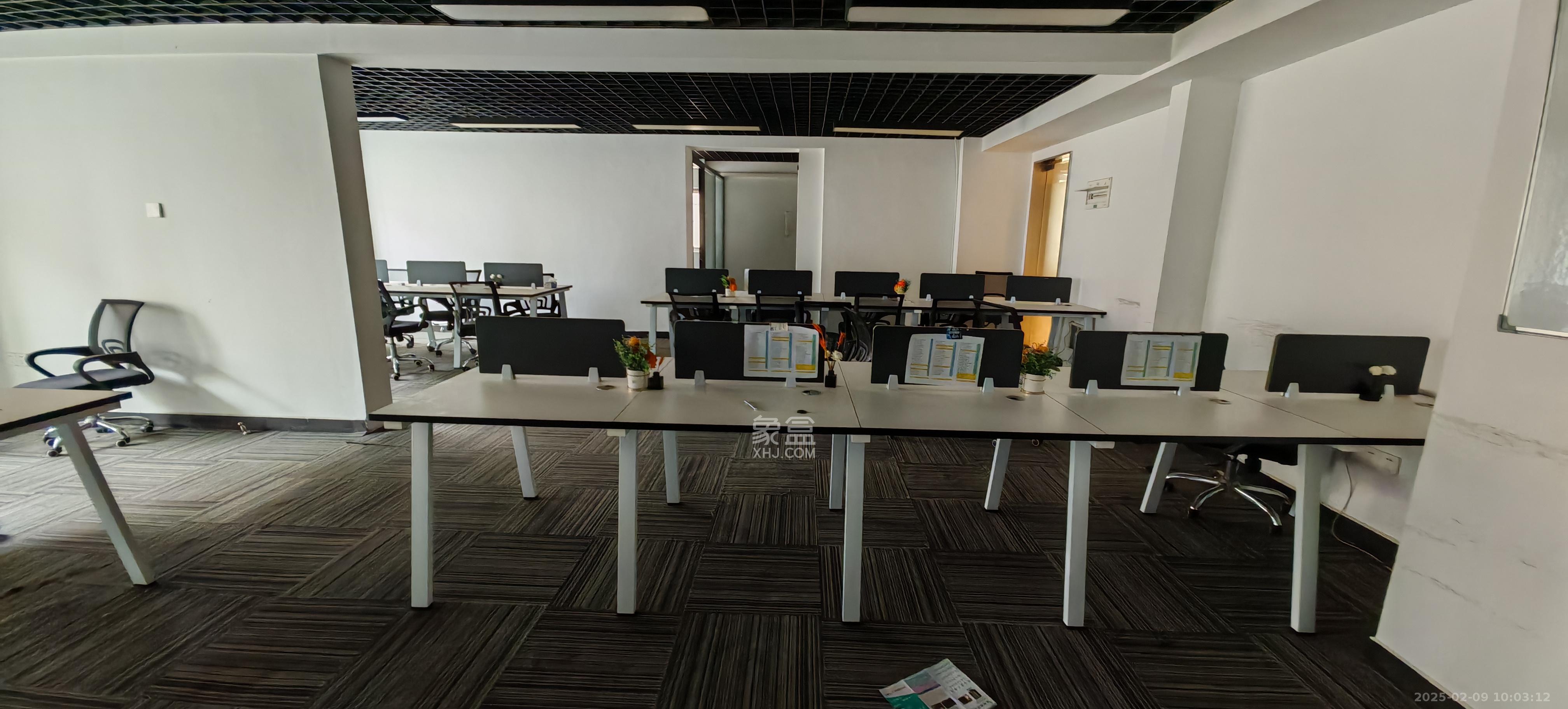 德思勤城市广场(宝格丽公寓) 1室1厅1卫 9000.0元/月 德思勤城市广场(宝格丽公寓) 1室1厅1卫 9000.0元/月室内图