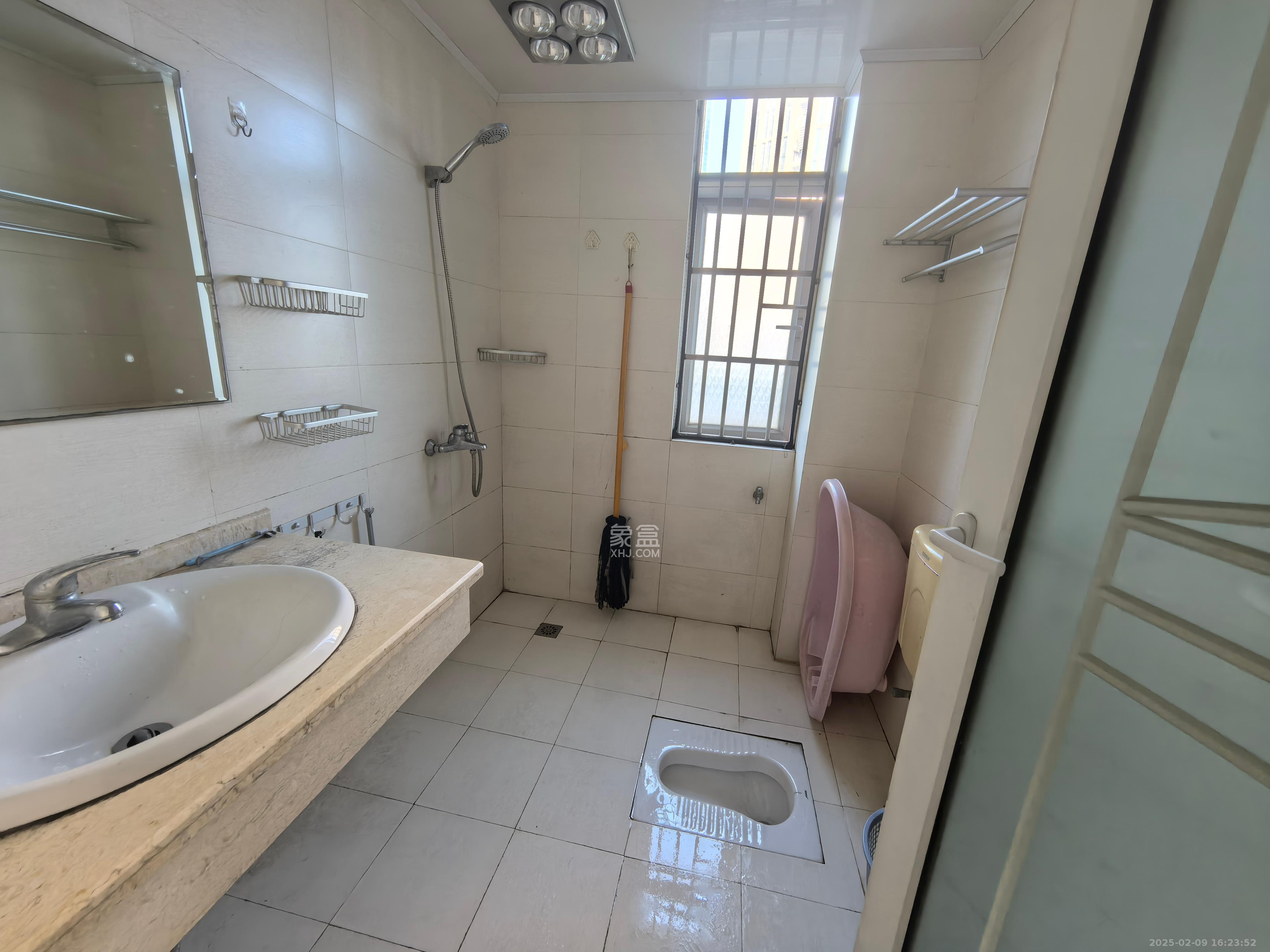 新城新世界一二三期 2室2厅1卫 2600.0元/月 新城新世界一二三期 2室2厅1卫 2600.0元/月室内图