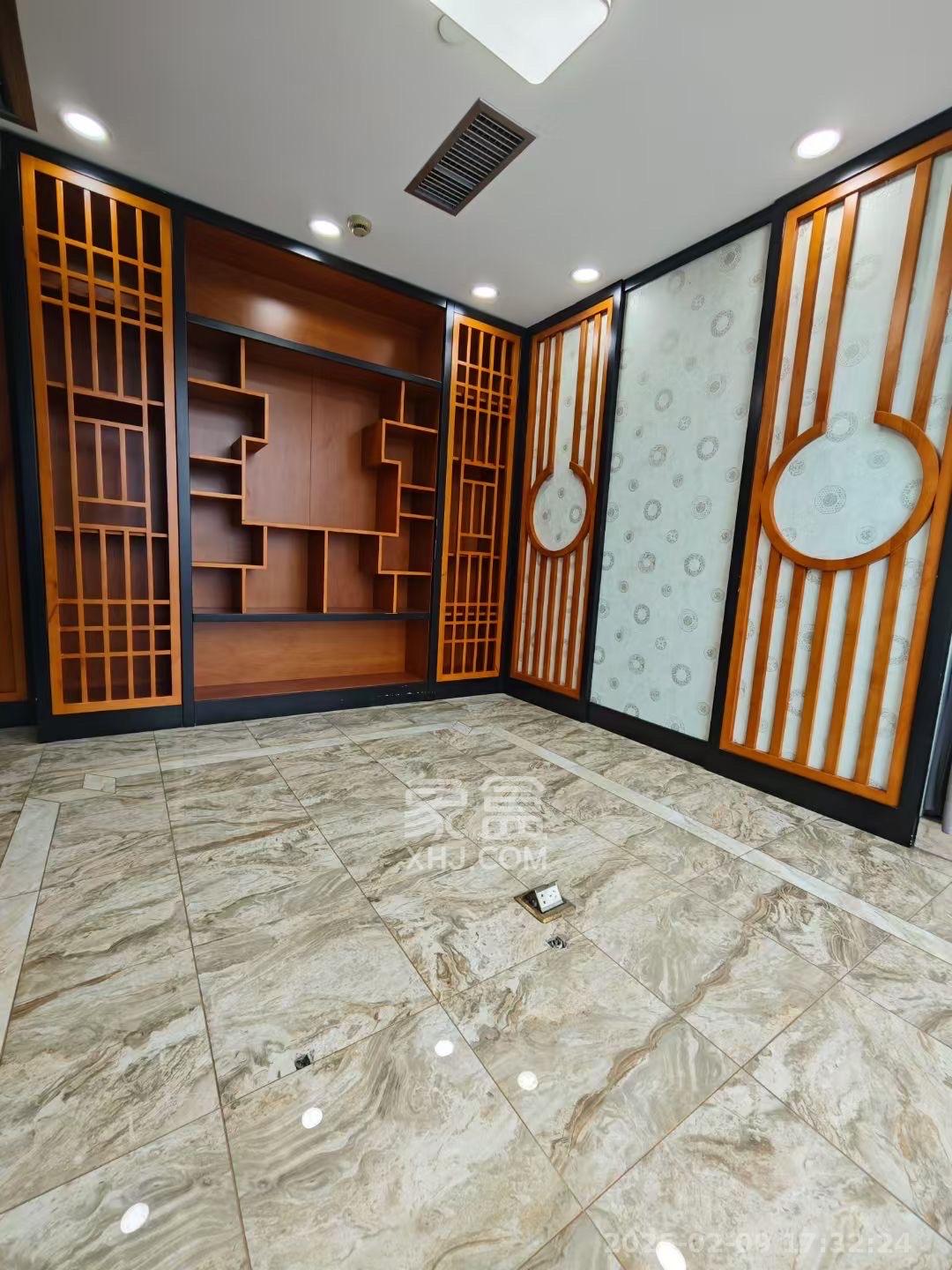 长房中庭国际(东郡华蓉广场) 5室2厅1卫 12800.0元/月 长房中庭国际(东郡华蓉广场) 5室2厅1卫 12800.0元/月室内图