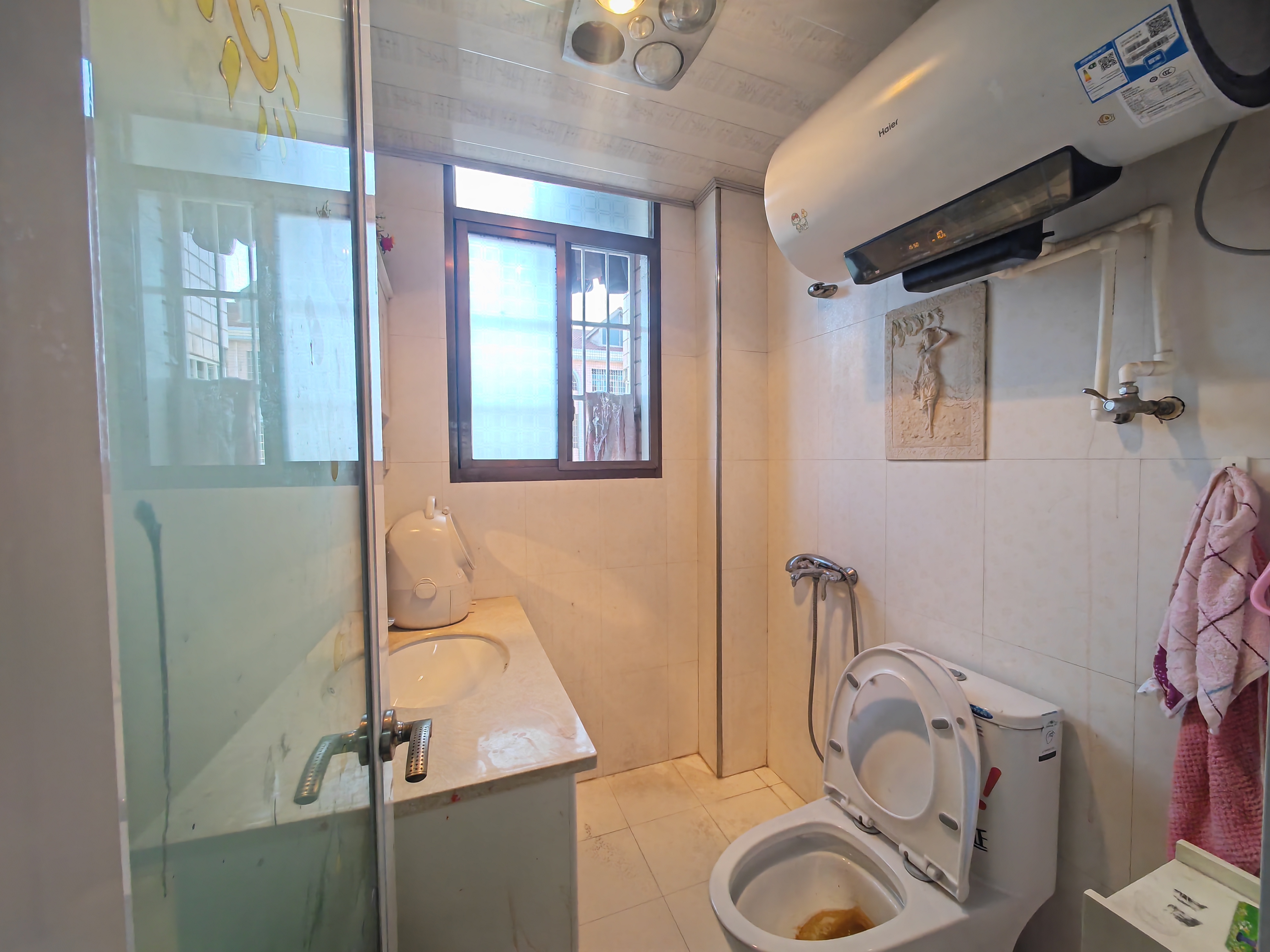 银海公寓 4室2厅2卫 56.8万 银海公寓 4室2厅2卫 56.8万客厅