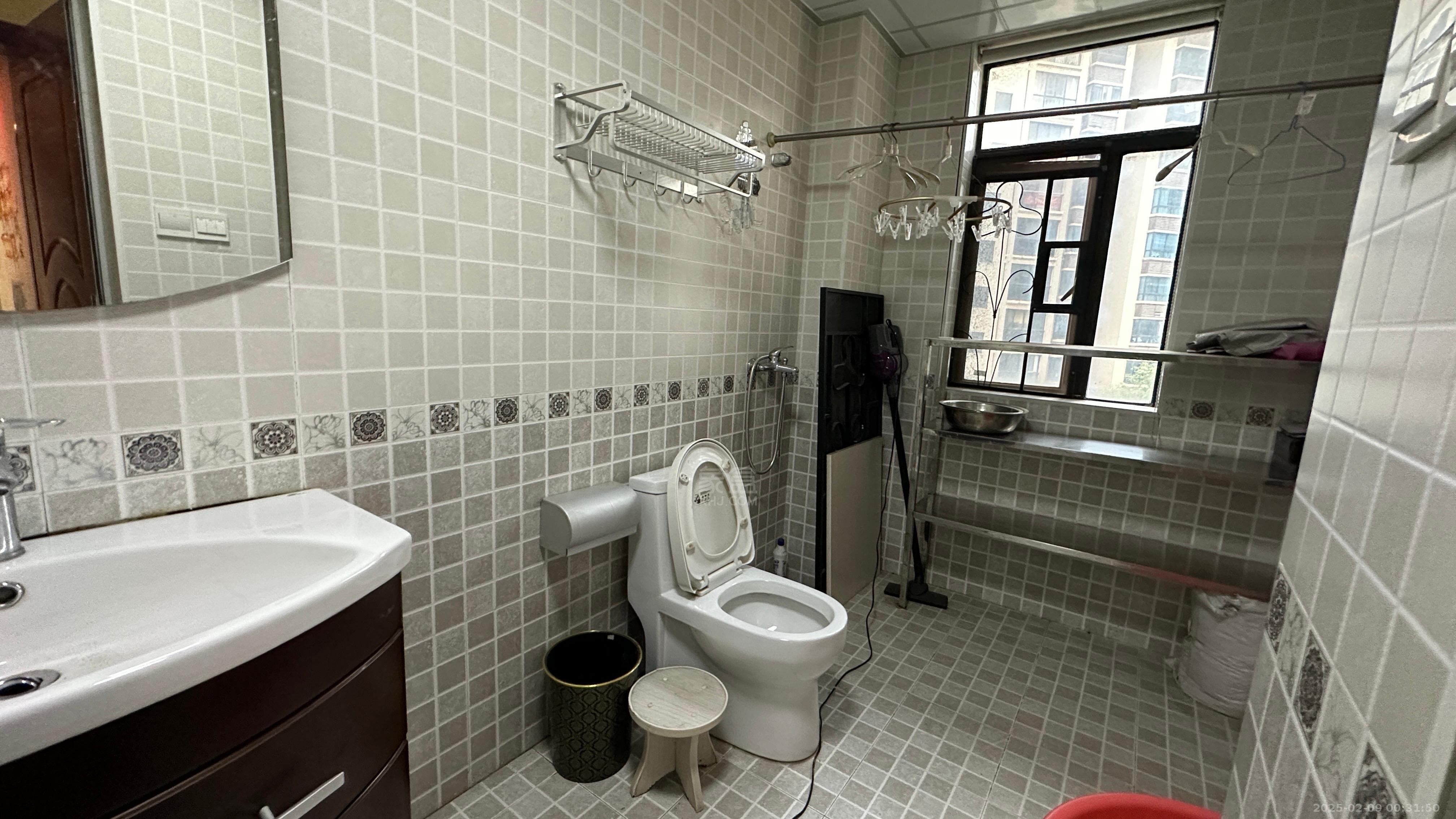 龙腾国际 3室2厅2卫 2000.0元/月 龙腾国际 3室2厅2卫 2000.0元/月室内图