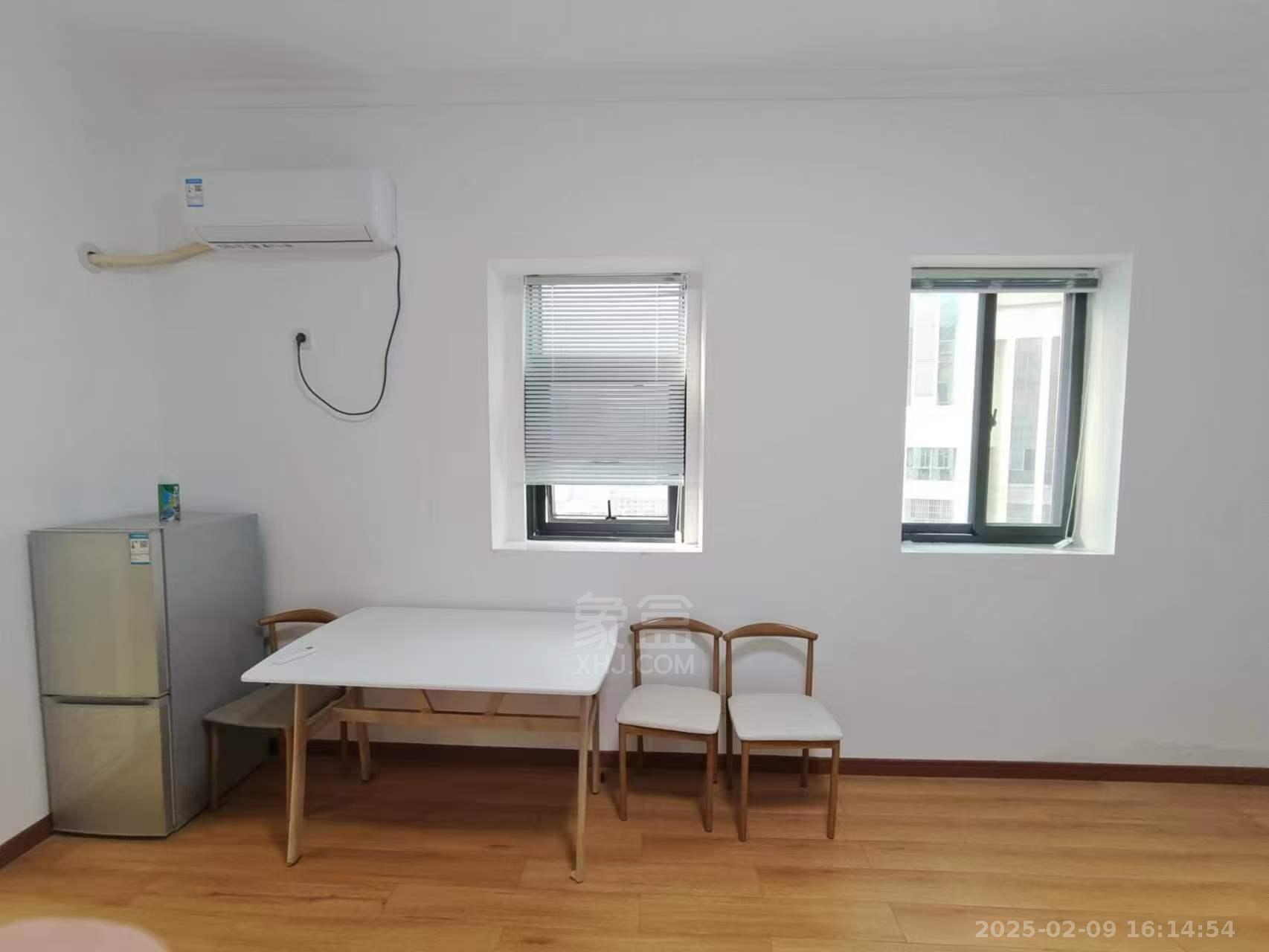 东城商业广场(东成)  1室0厅0卫    1400.0元/月 东城商业广场(东成)  1室0厅0卫    1400.0元/月