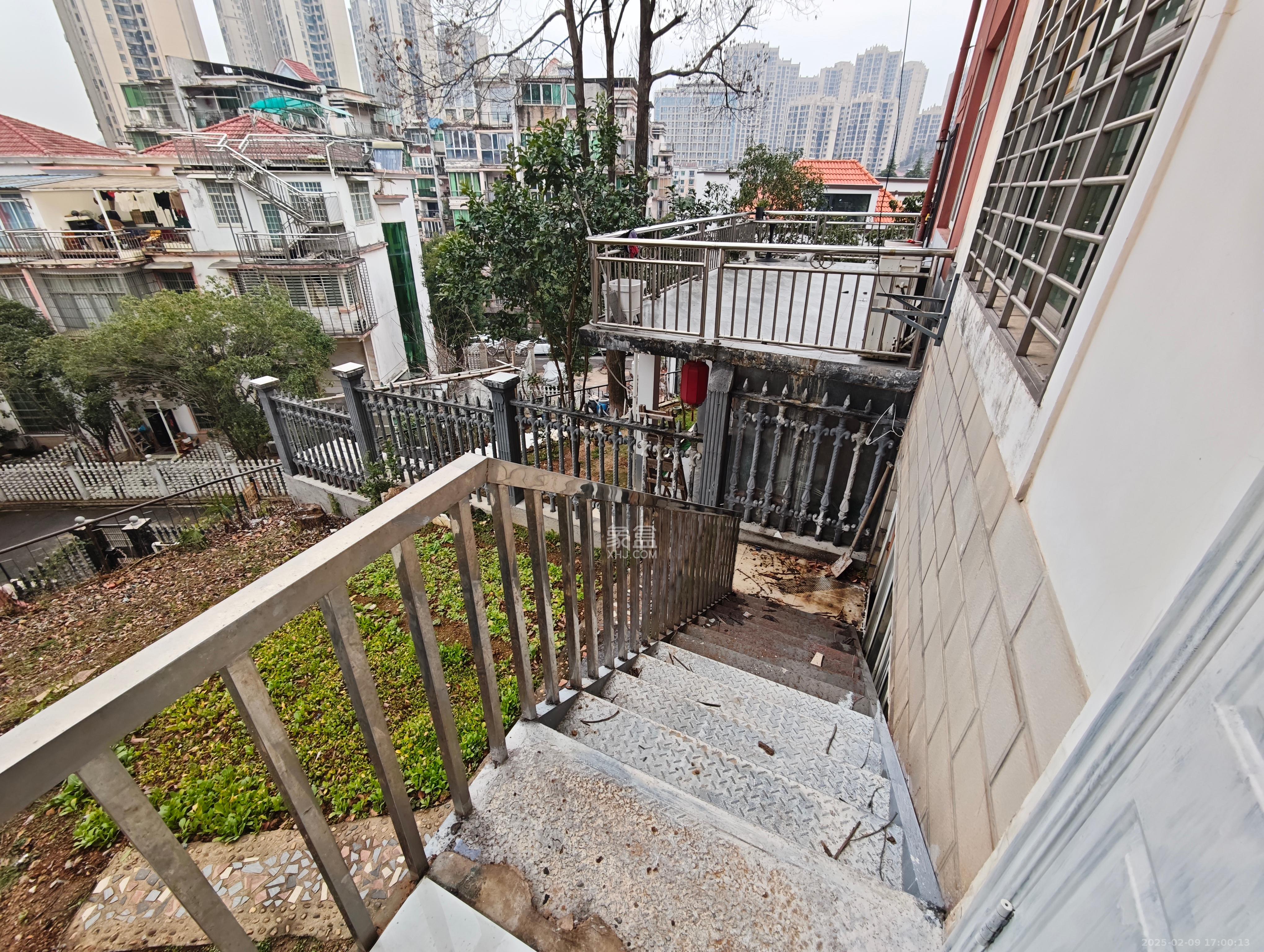静园山庄  6室3厅2卫   3300.00元/月室内图