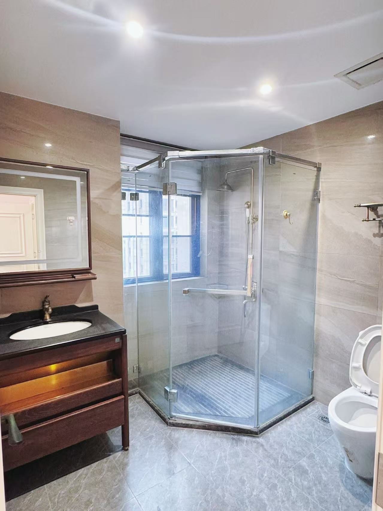 海航豪庭北苑 5室2厅4卫 11000.0元/月 海航豪庭北苑 5室2厅4卫 11000.0元/月室内图