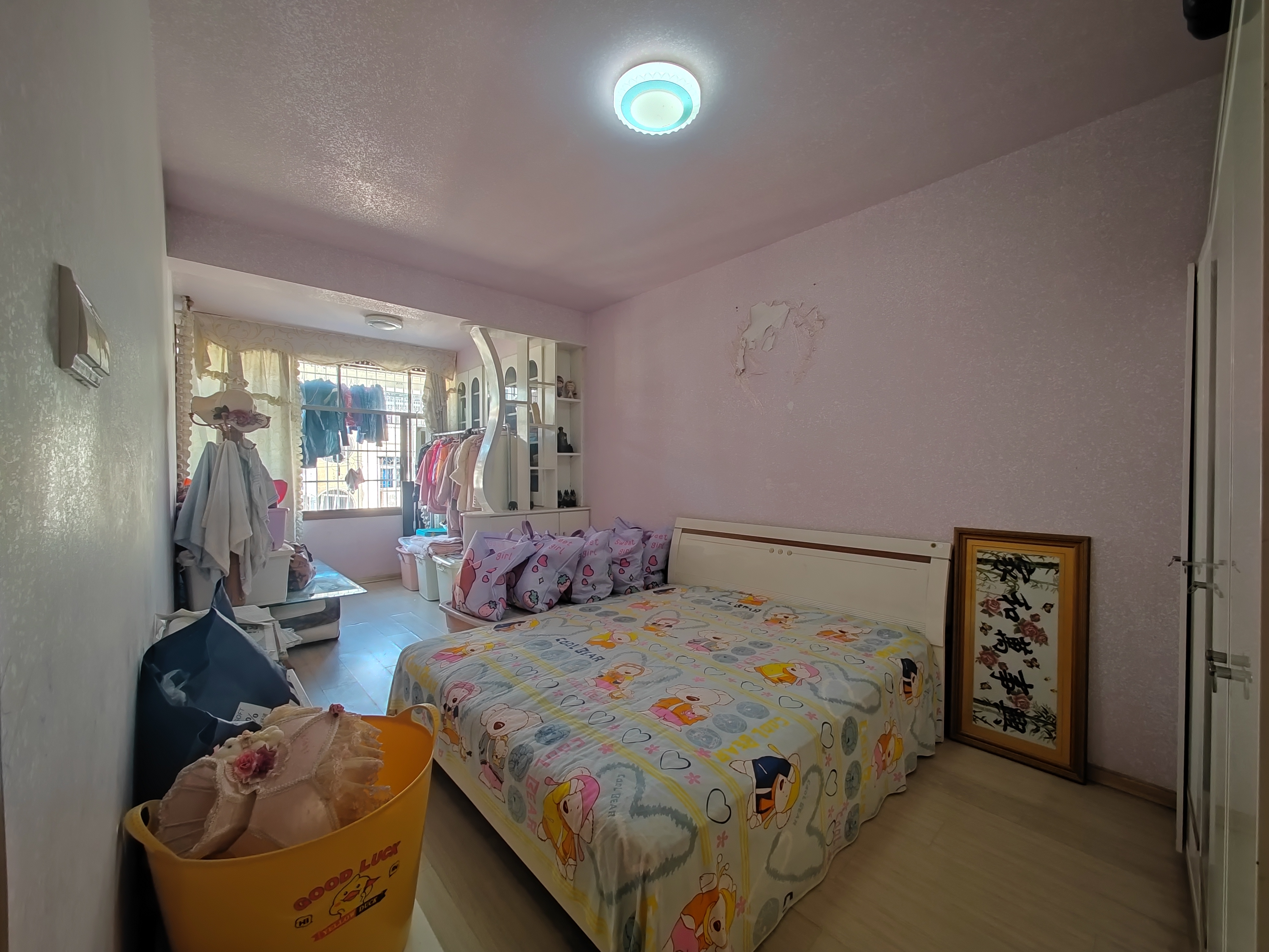 银海公寓 4室2厅2卫 56.8万 银海公寓 4室2厅2卫 56.8万客厅