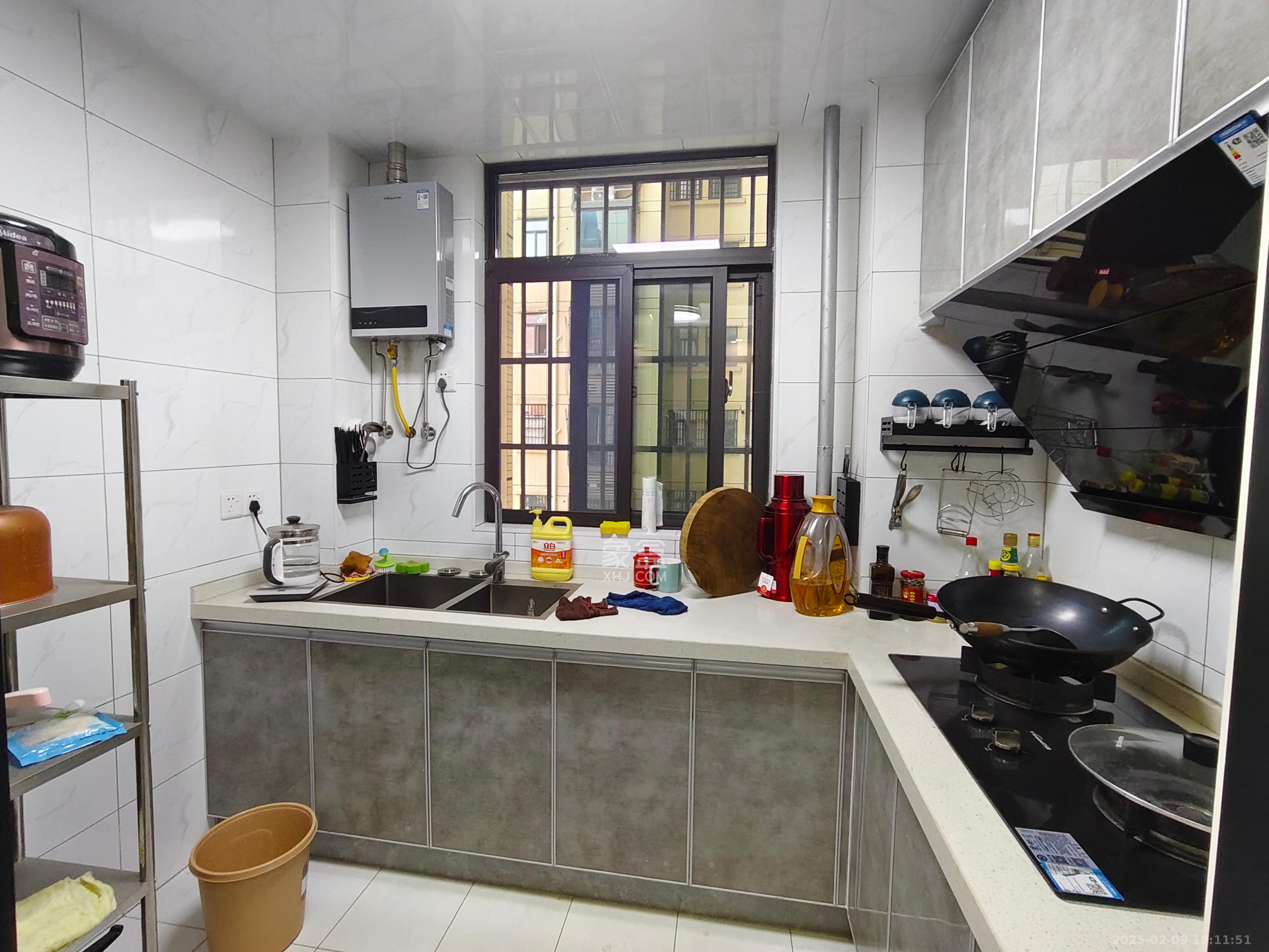 火炬学府2期  2室2厅1卫    2000.0元/月 火炬学府2期  2室2厅1卫    2000.0元/月