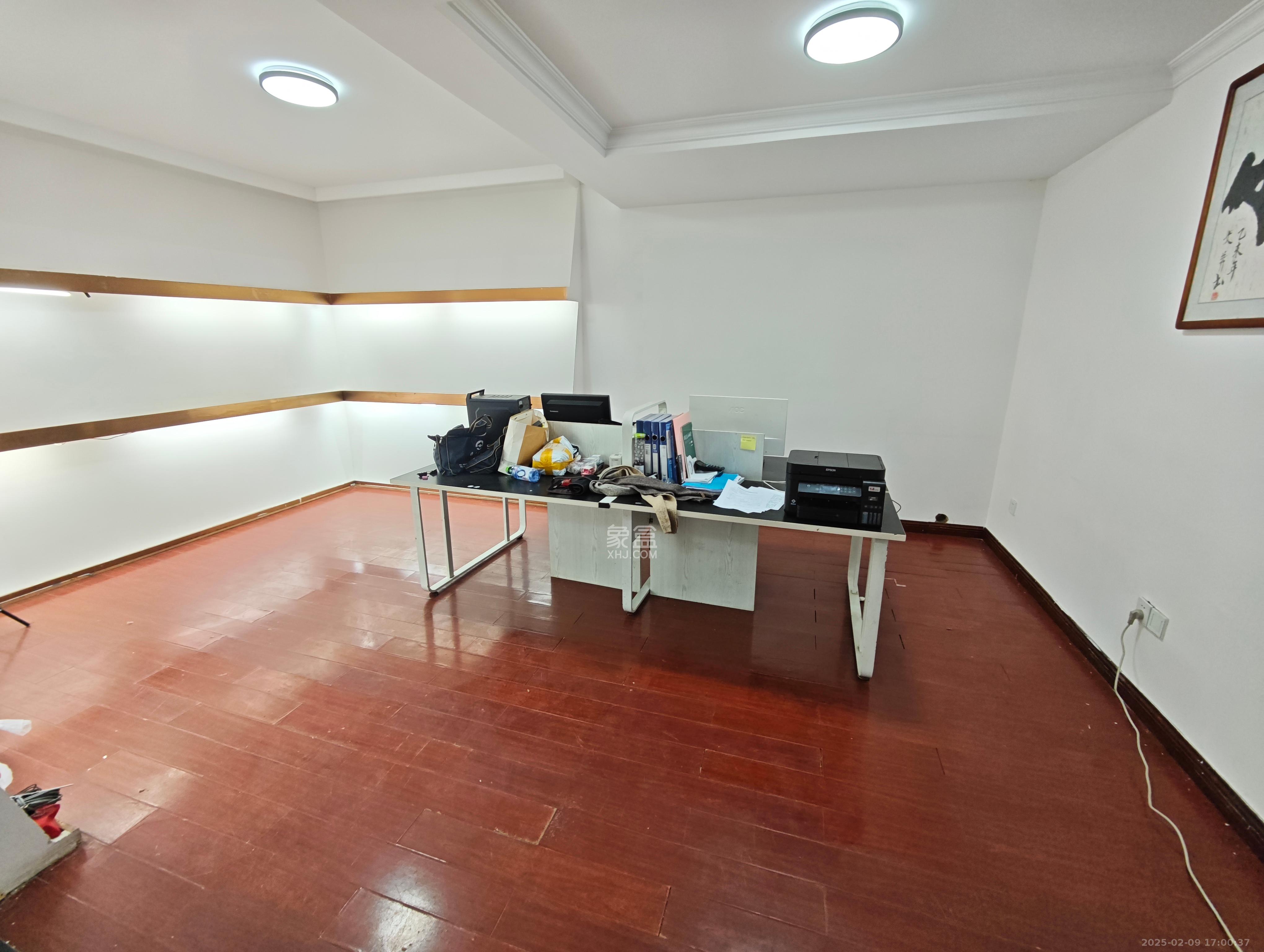 静园山庄  6室3厅2卫   3300.00元/月室内图