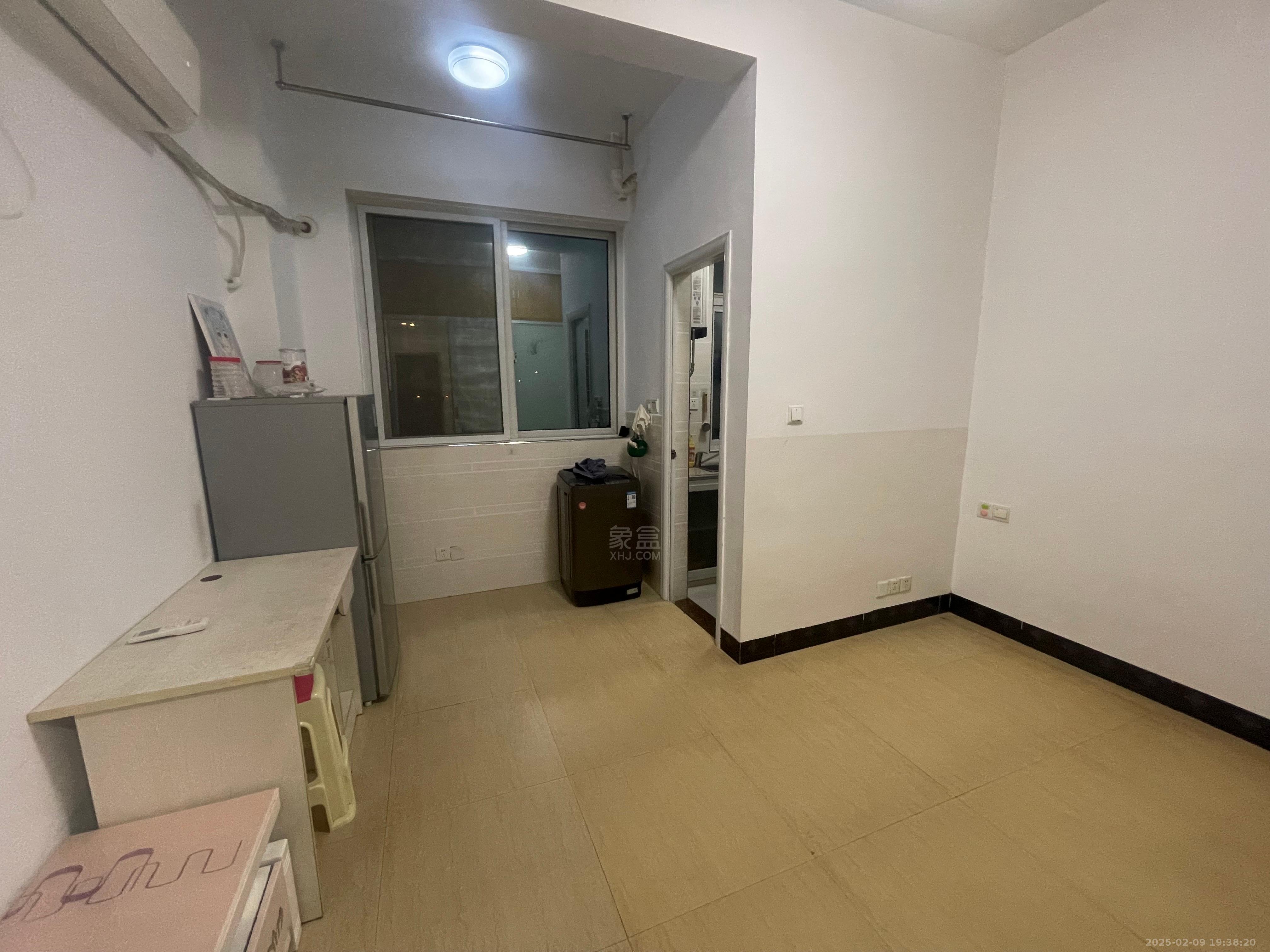 蓝筹公寓1栋  1室1厅1卫    1000.0元/月 蓝筹公寓1栋  1室1厅1卫    1000.0元/月室内图