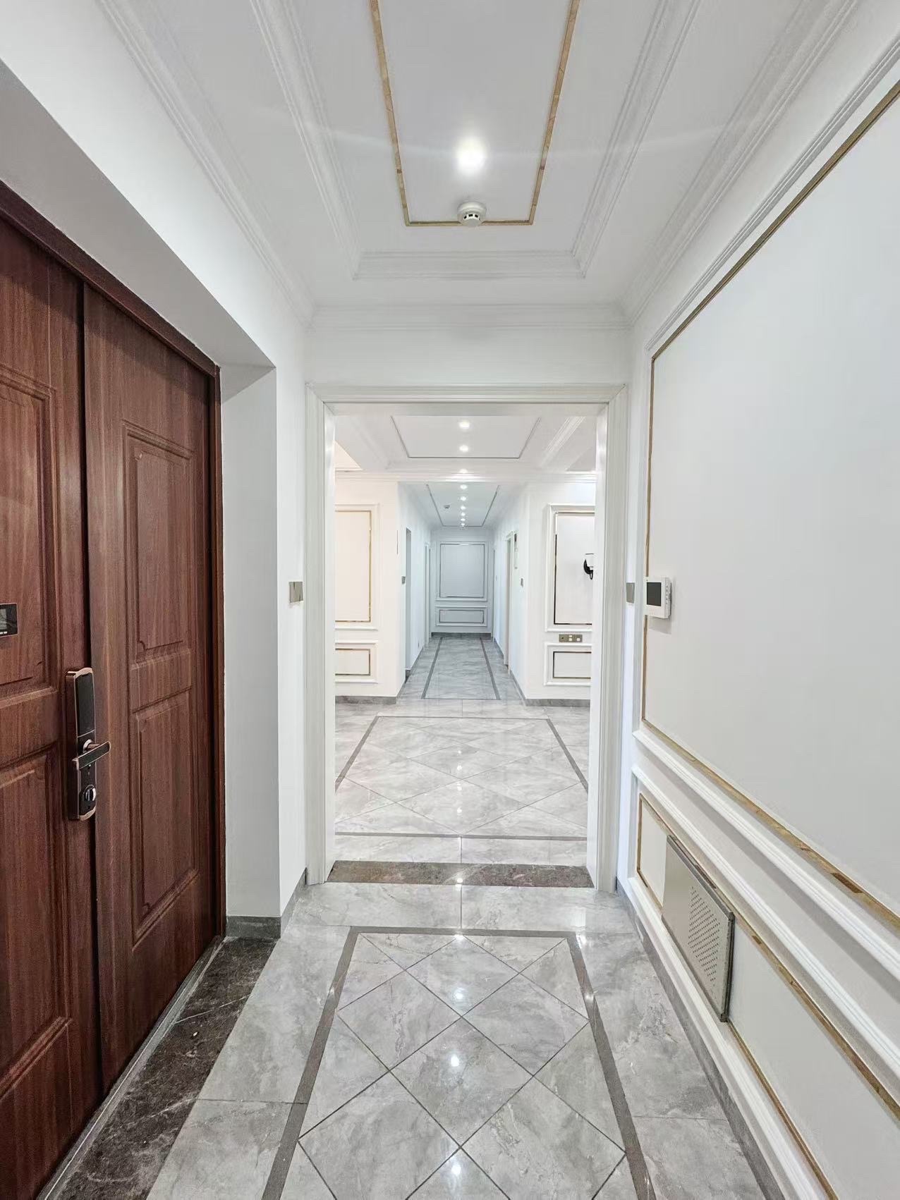 海航豪庭北苑 5室2厅4卫 11000.0元/月 海航豪庭北苑 5室2厅4卫 11000.0元/月室内图