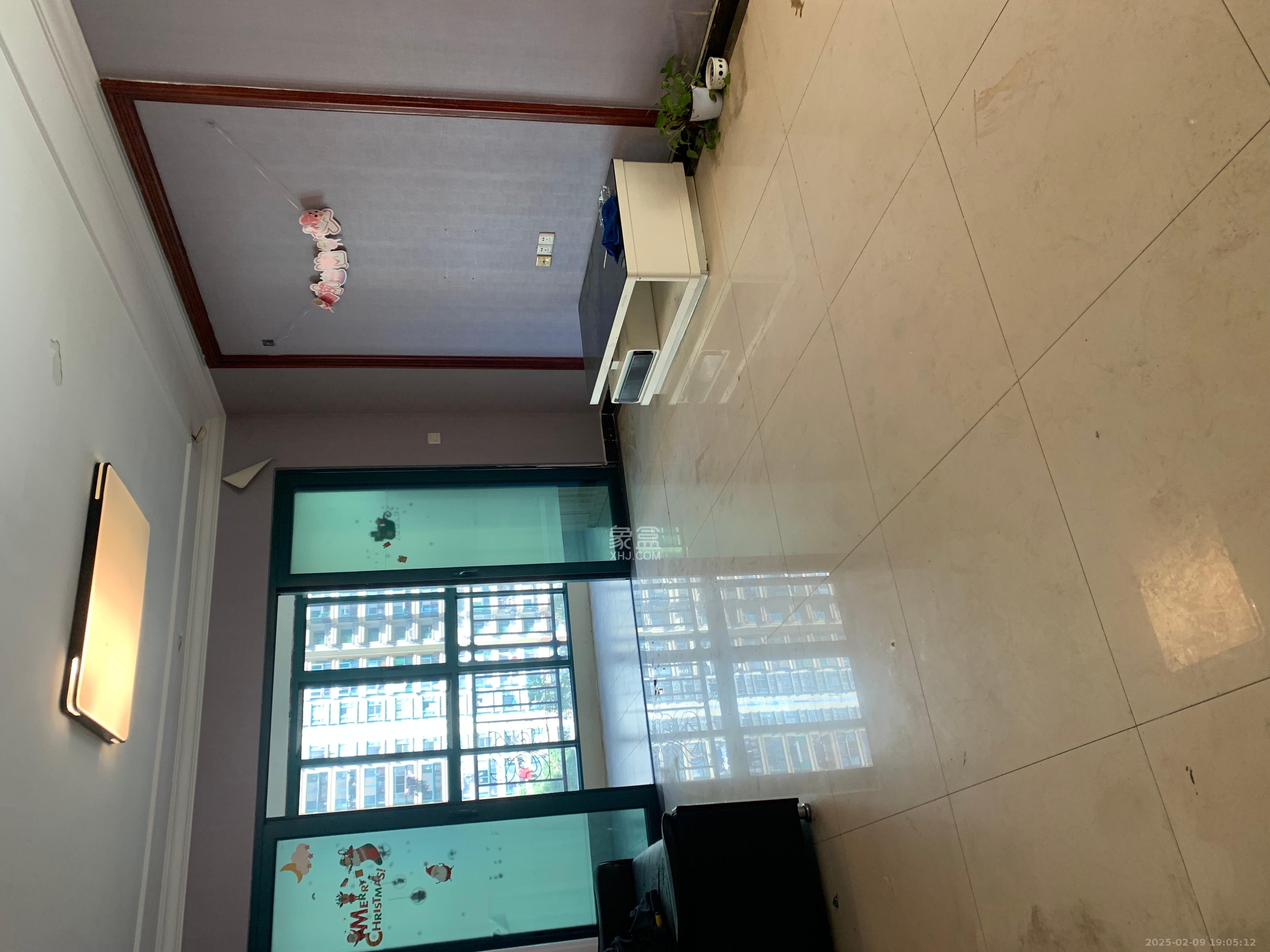 恒大翡翠华庭 4室2厅2卫 2700.0元/月 恒大翡翠华庭 4室2厅2卫 2700.0元/月室内图