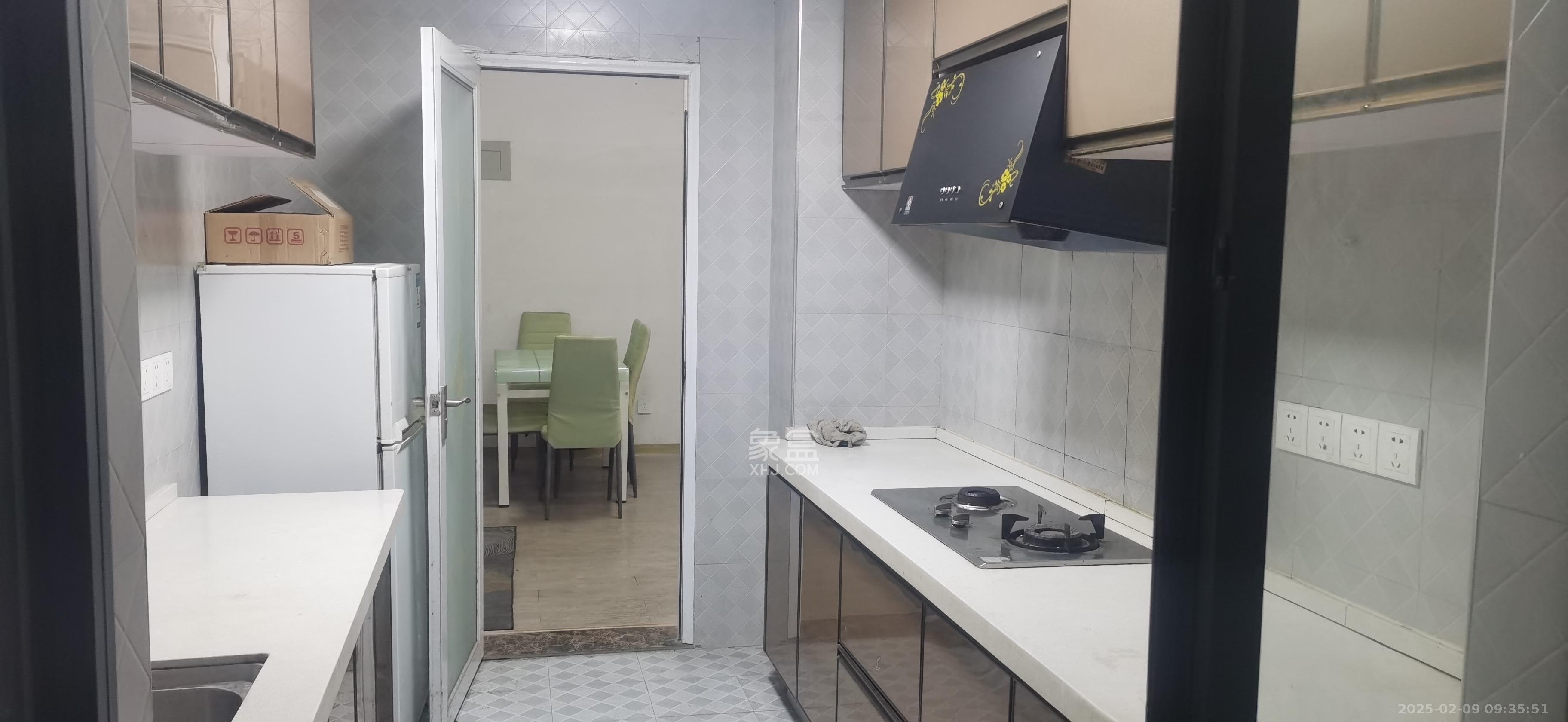 湘江世纪城贯江苑  3室2厅2卫    2200.0元/月 湘江世纪城贯江苑  3室2厅2卫    2200.0元/月室内图