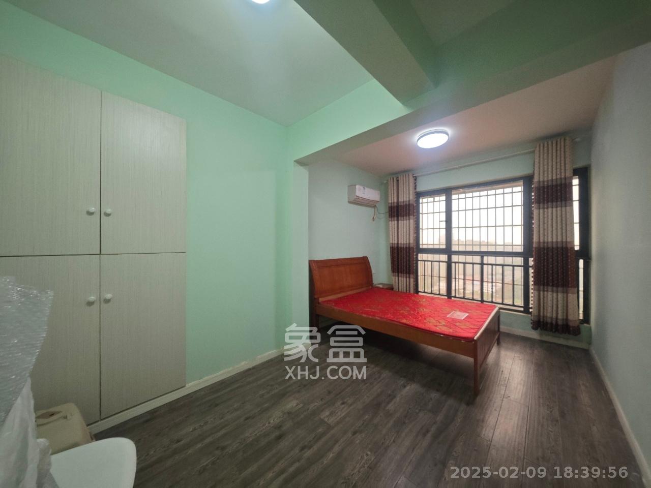 悦湖山 4室2厅2卫 2100.0元/月 悦湖山 4室2厅2卫 2100.0元/月室内图