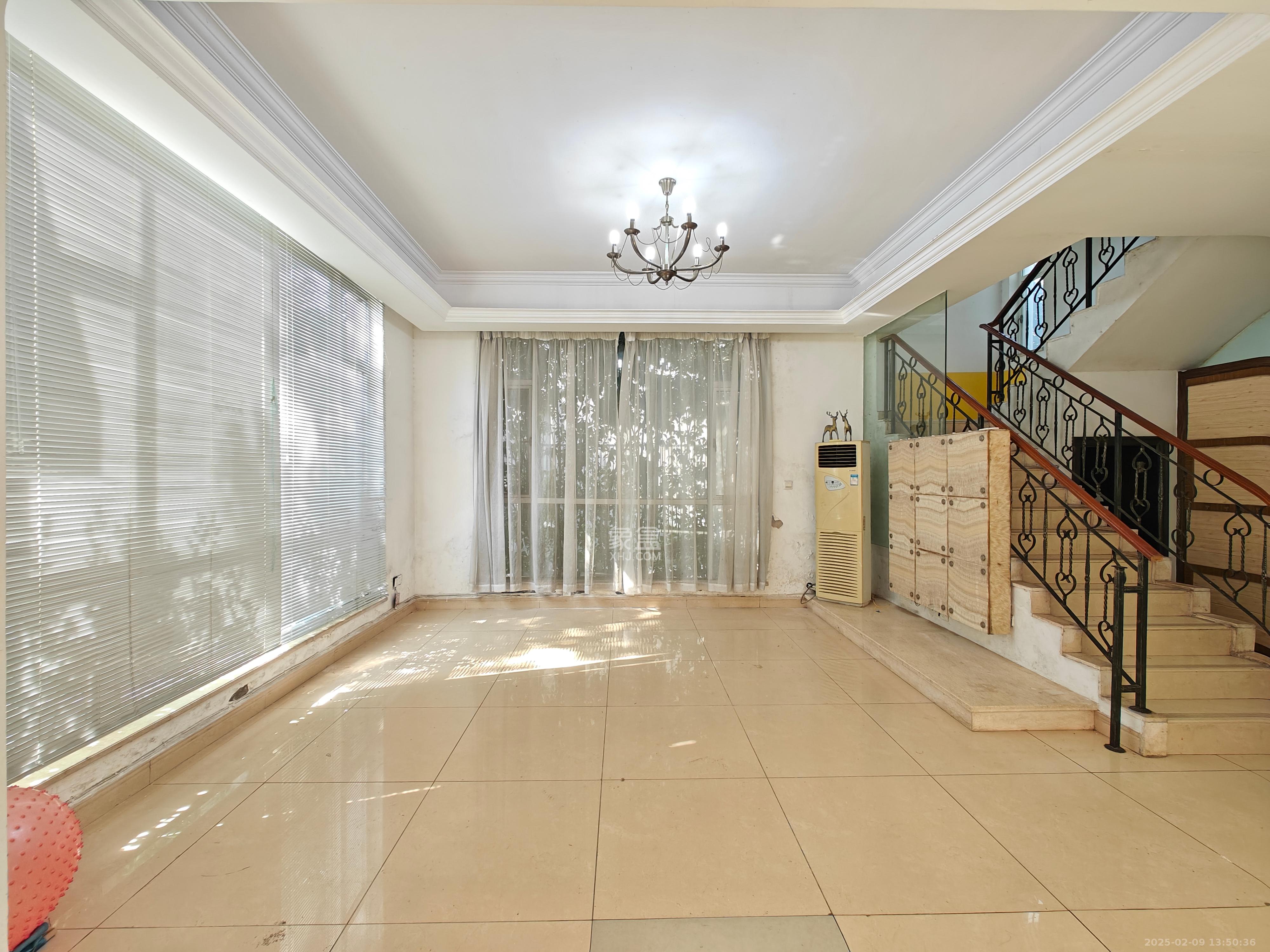 碧桂园威尼斯城  6室2厅4卫    5800.0元/月 碧桂园威尼斯城  6室2厅4卫    5800.0元/月