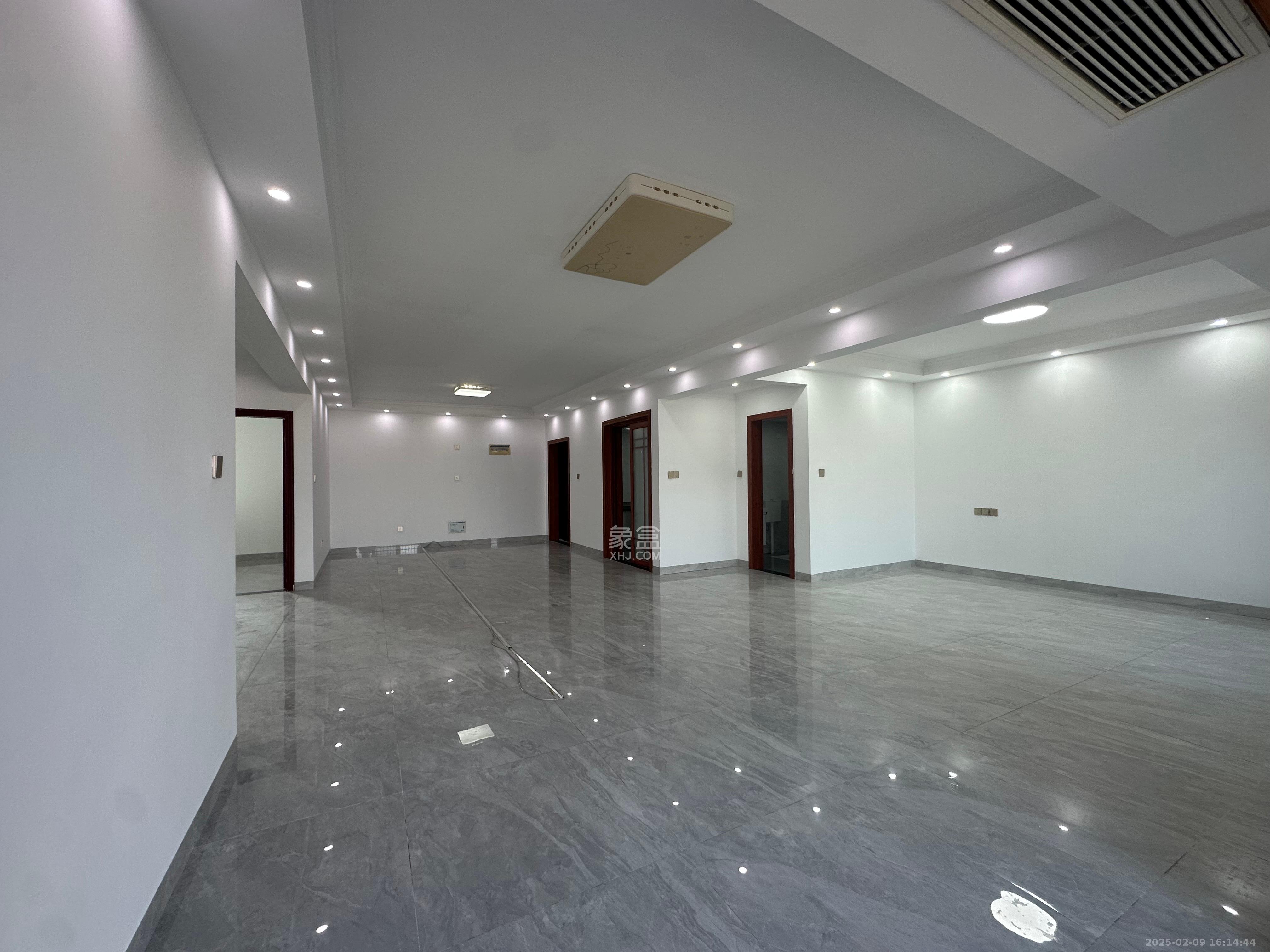 财富港湾(绿领大厦)  1室1厅1卫    3500.0元/月 财富港湾(绿领大厦)  1室1厅1卫    3500.0元/月室内图