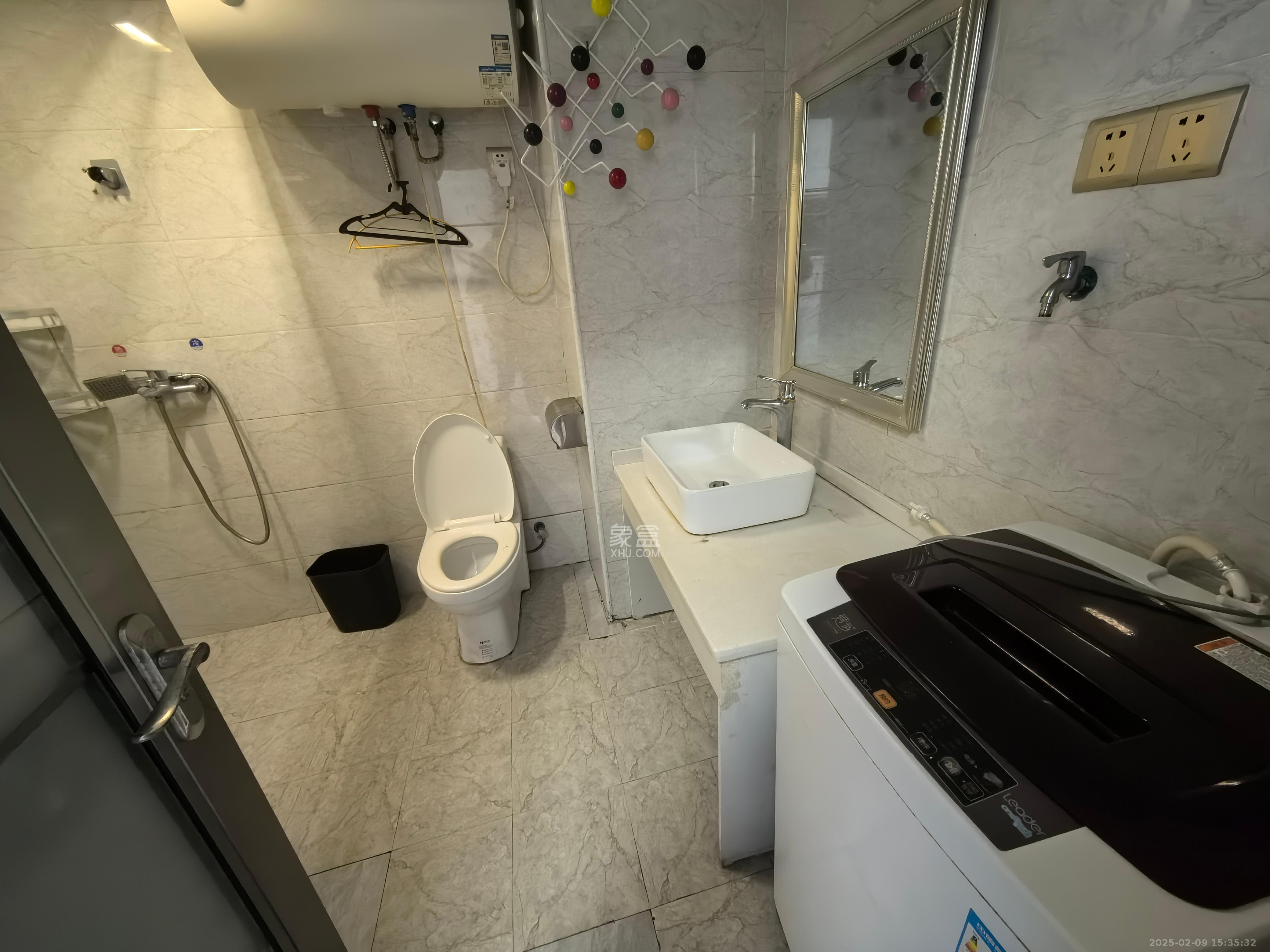 新世界广场 1室1厅1卫 1300.0元/月 新世界广场 1室1厅1卫 1300.0元/月室内图