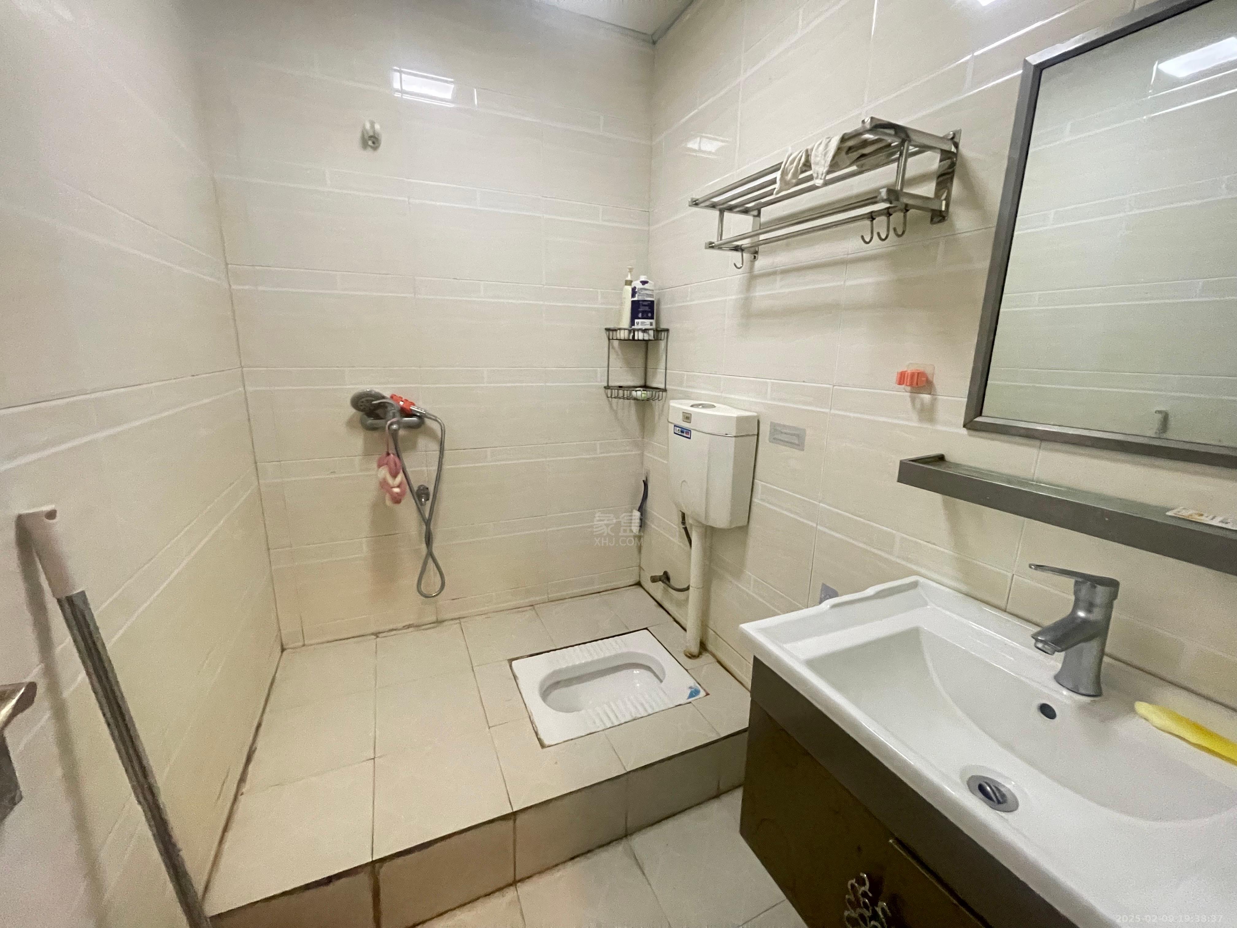 蓝筹公寓1栋  1室1厅1卫    1000.0元/月 蓝筹公寓1栋  1室1厅1卫    1000.0元/月室内图