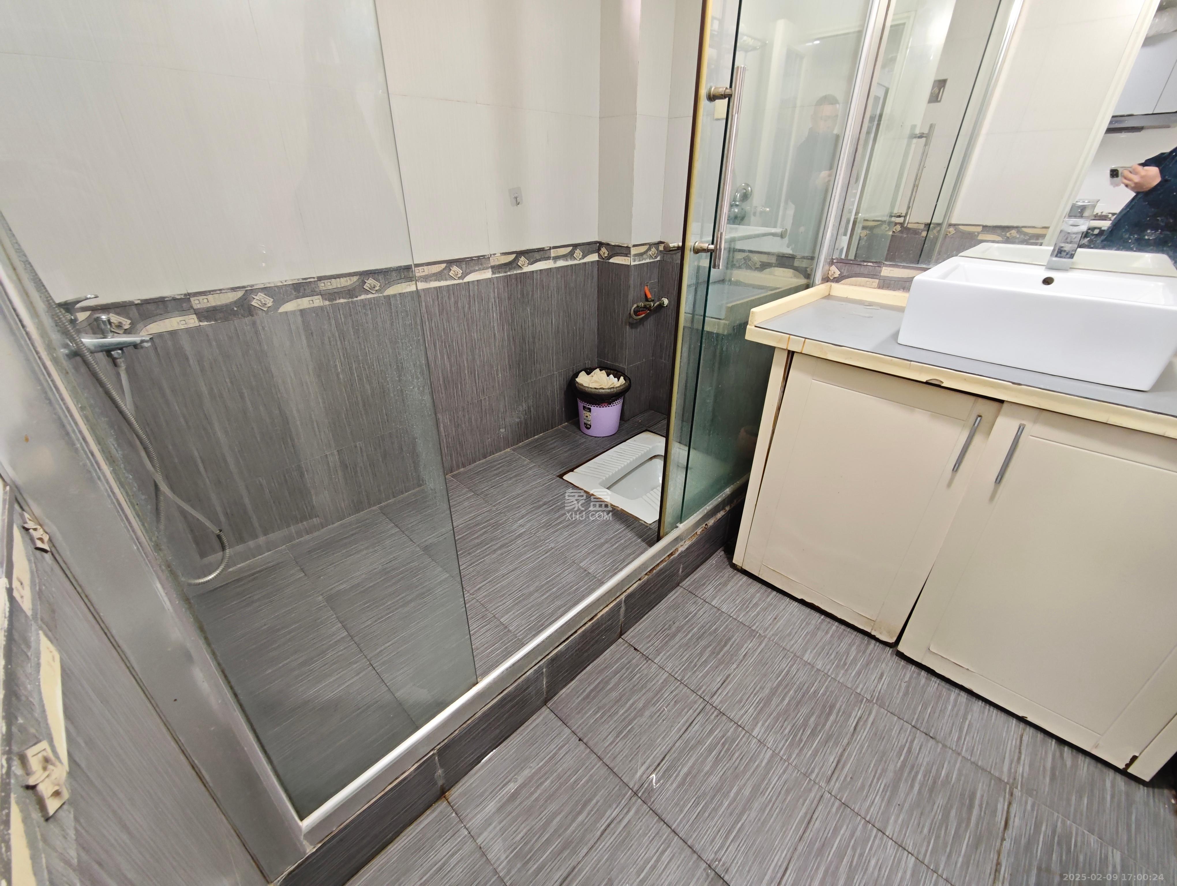 静园山庄  6室3厅2卫   3300.00元/月室内图