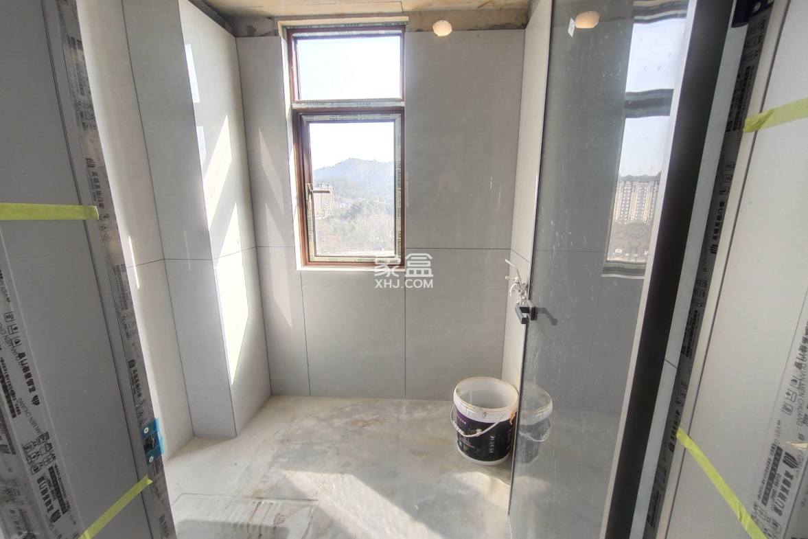 吉大汉学仕府 3室2厅2卫 82.8万 吉大汉学仕府 3室2厅2卫 82.8万客厅