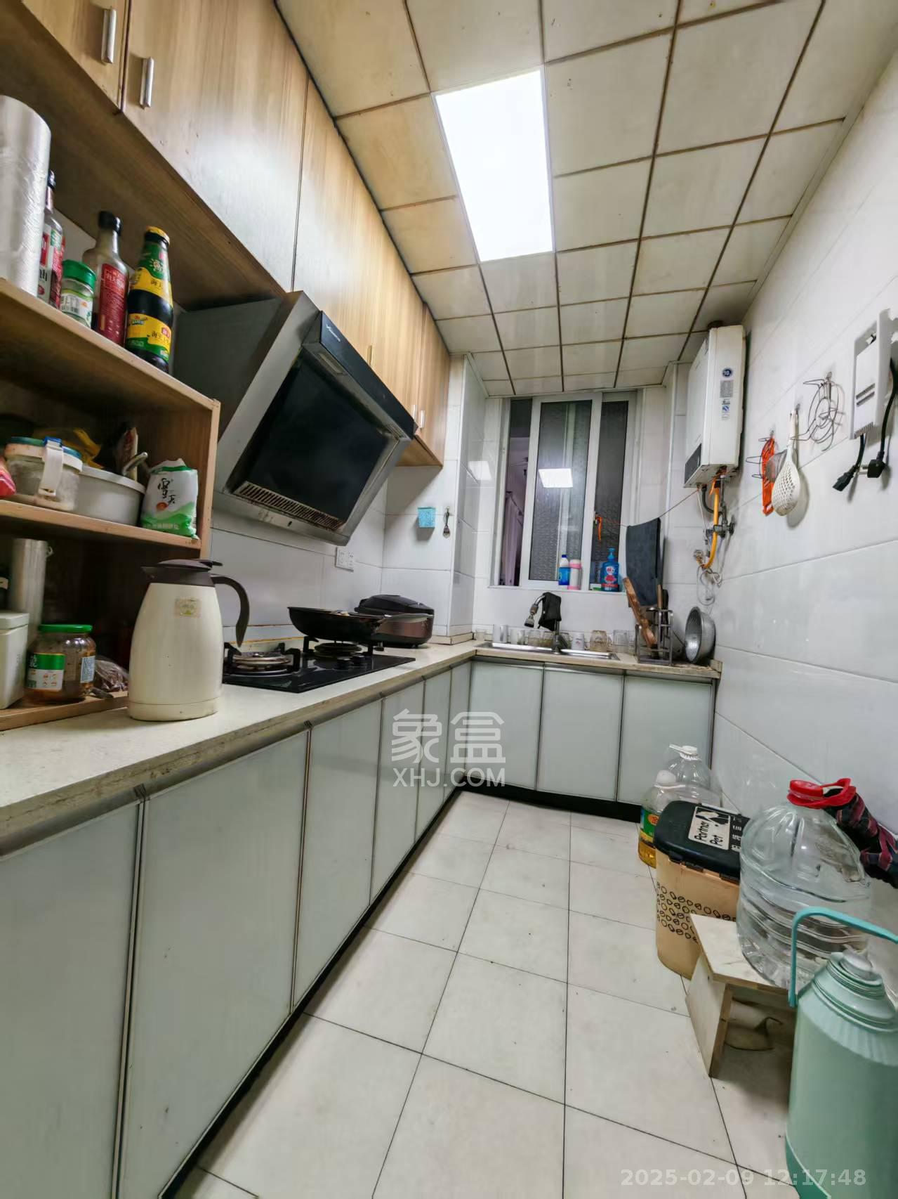 天麓尚层  3室2厅2卫   2400.00元/月室内图