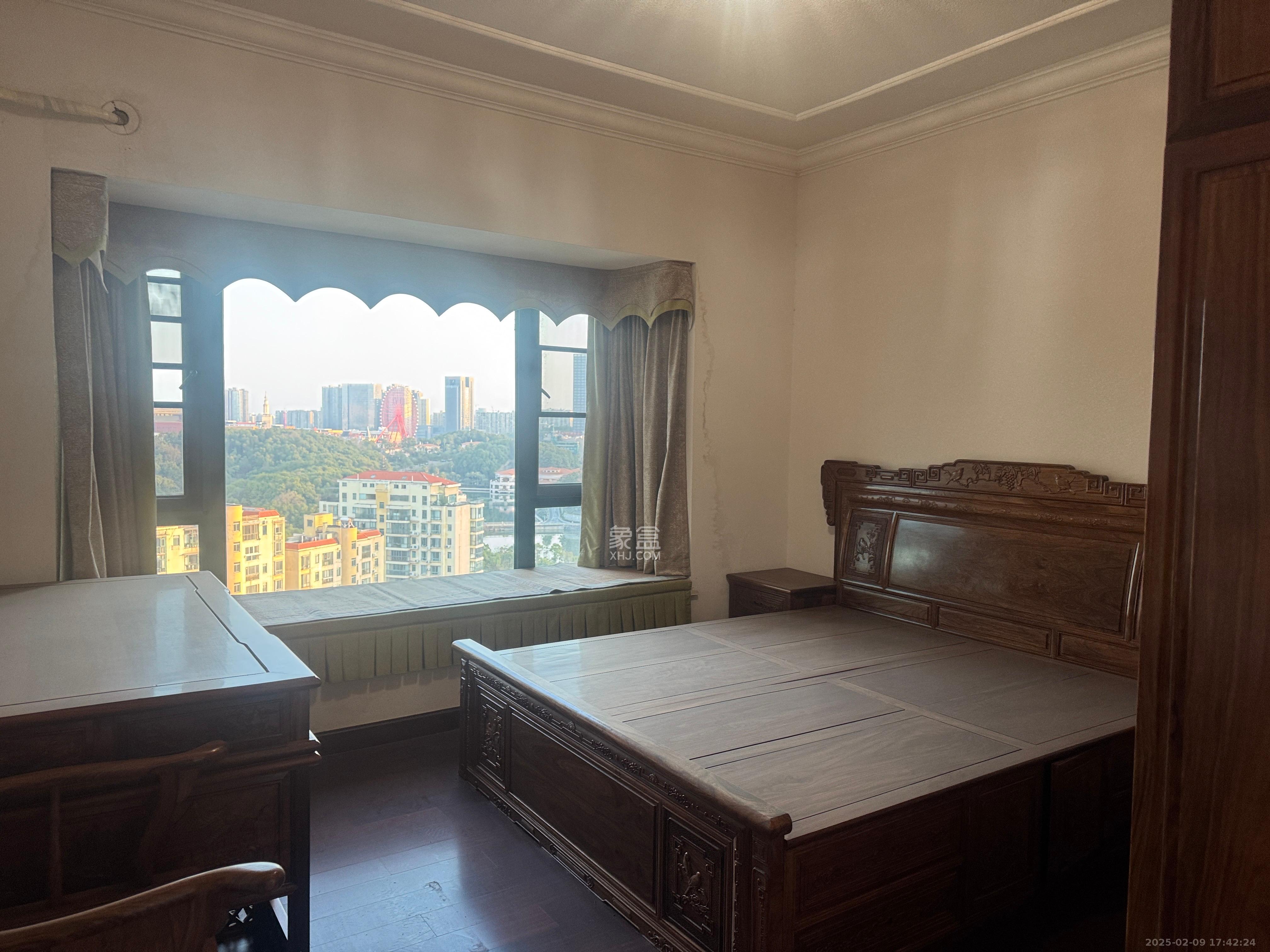 恒大雅苑 3室2厅2卫 2600.0元/月 恒大雅苑 3室2厅2卫 2600.0元/月室内图