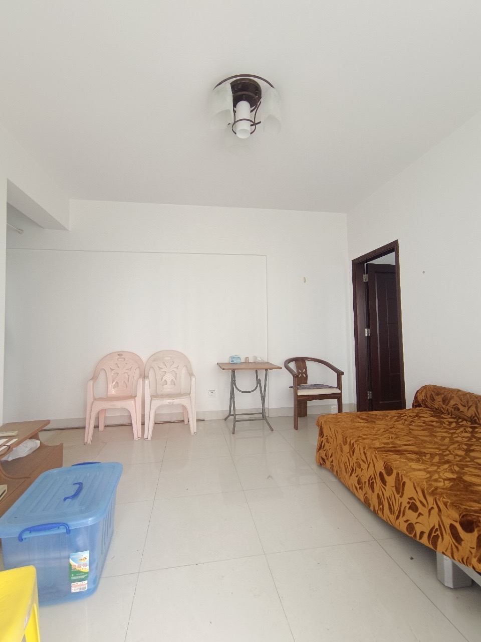 三林怡和园  1室2厅1卫    79.0万 三林怡和园  1室2厅1卫    79.0万客厅