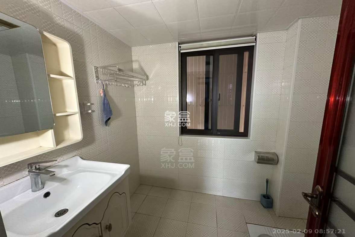 金轮翡翠名园 3室2厅1卫 1800.0元/月 金轮翡翠名园 3室2厅1卫 1800.0元/月室内图