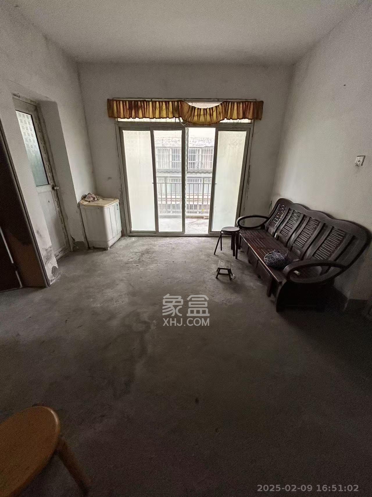 鄱阳小区  1室2厅1卫   850.00元/月室内图
