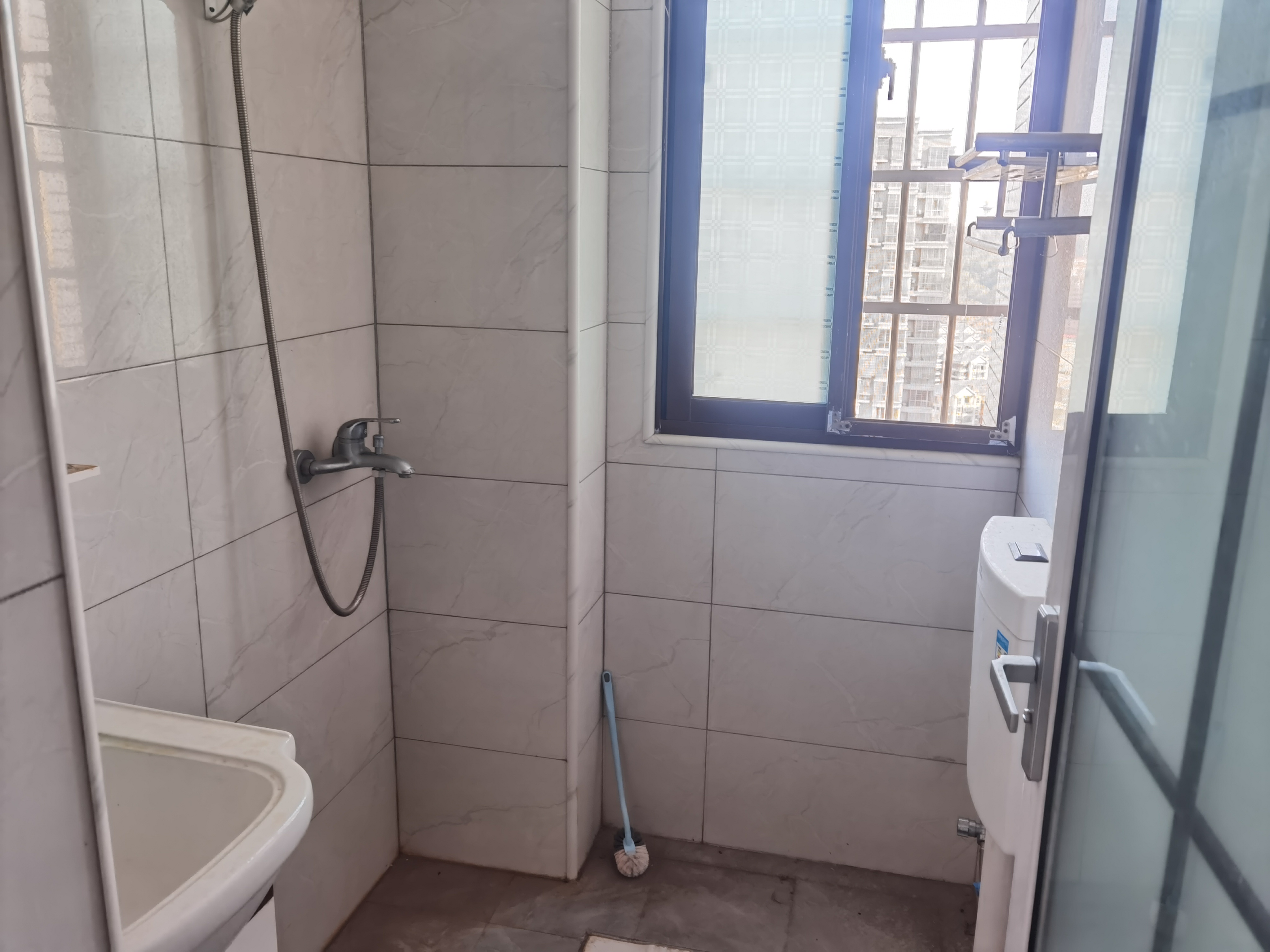 龙一星城  1室1厅1卫    1000.0元/月室内图