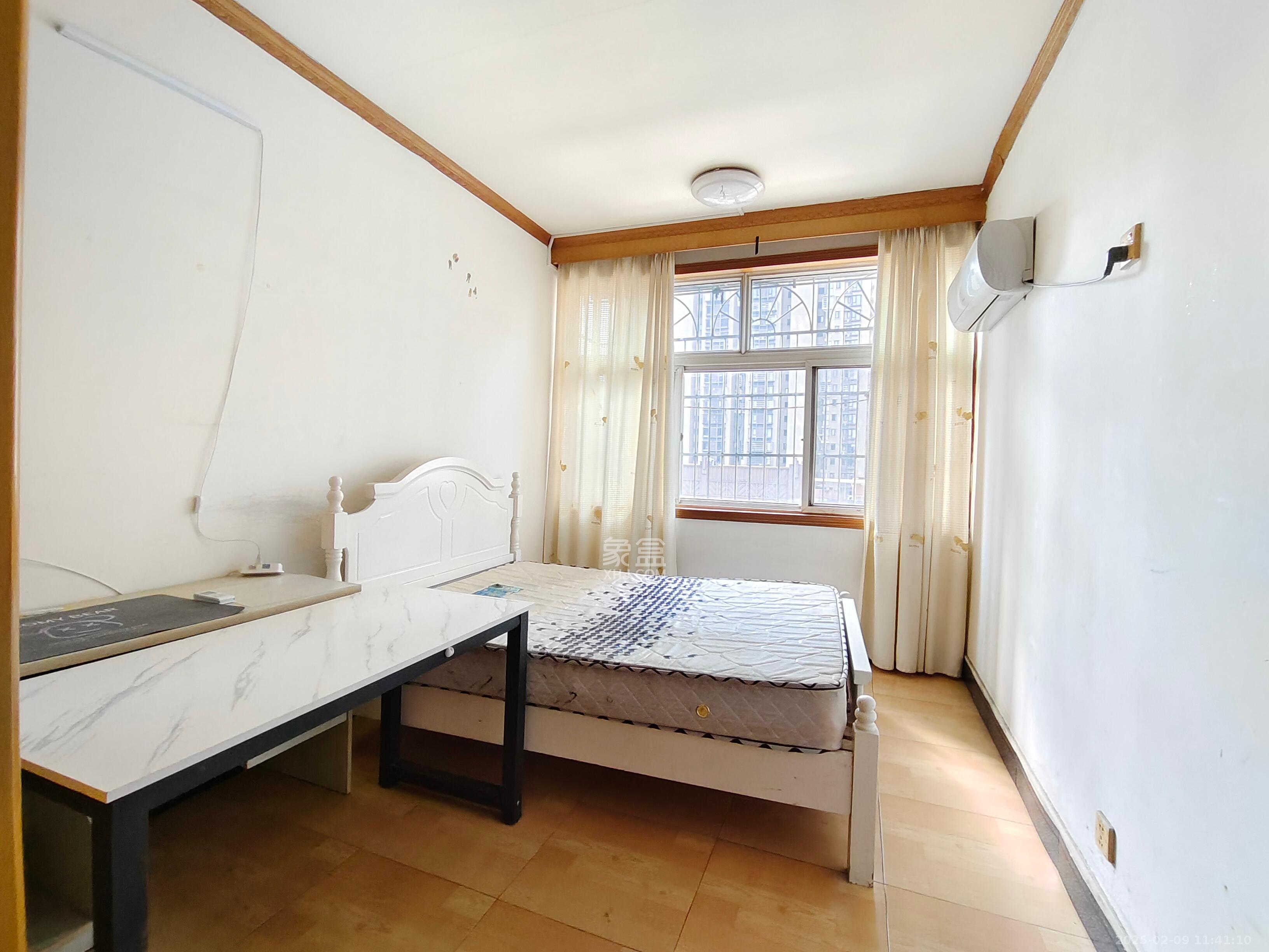 新桥小区  3室2厅1卫   1700.00元/月室内图